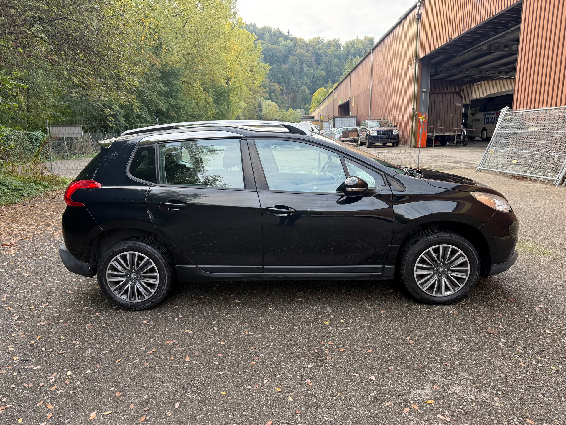 PEUGEOT 2008 1.2 VTI Style-image-3