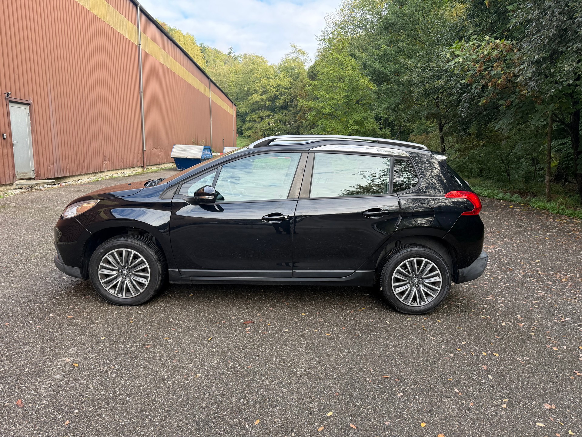 PEUGEOT 2008 1.2 VTI Style-image-2