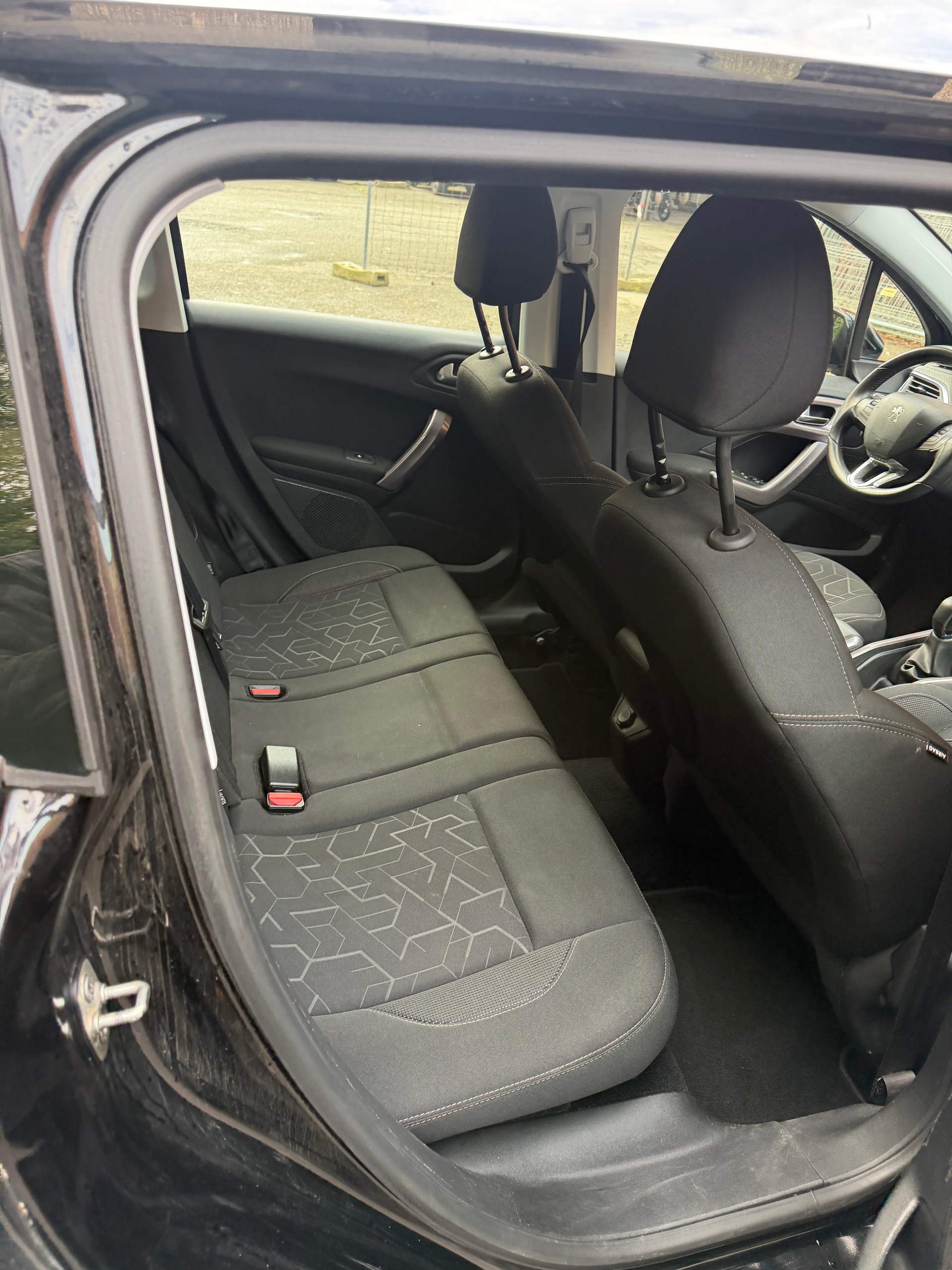 PEUGEOT 2008 1.2 VTI Style-image-7