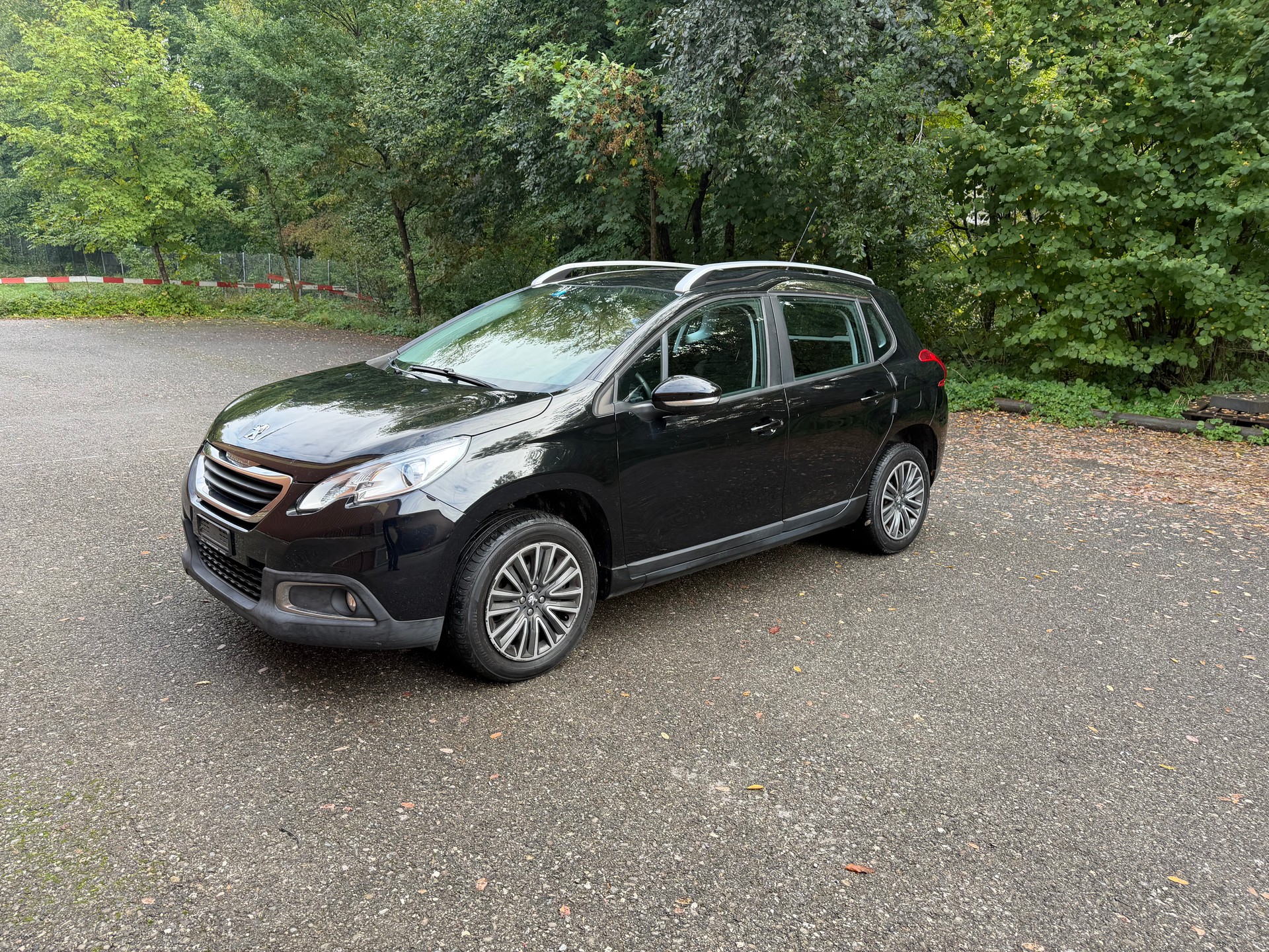 PEUGEOT 2008 1.2 VTI Style-image-1