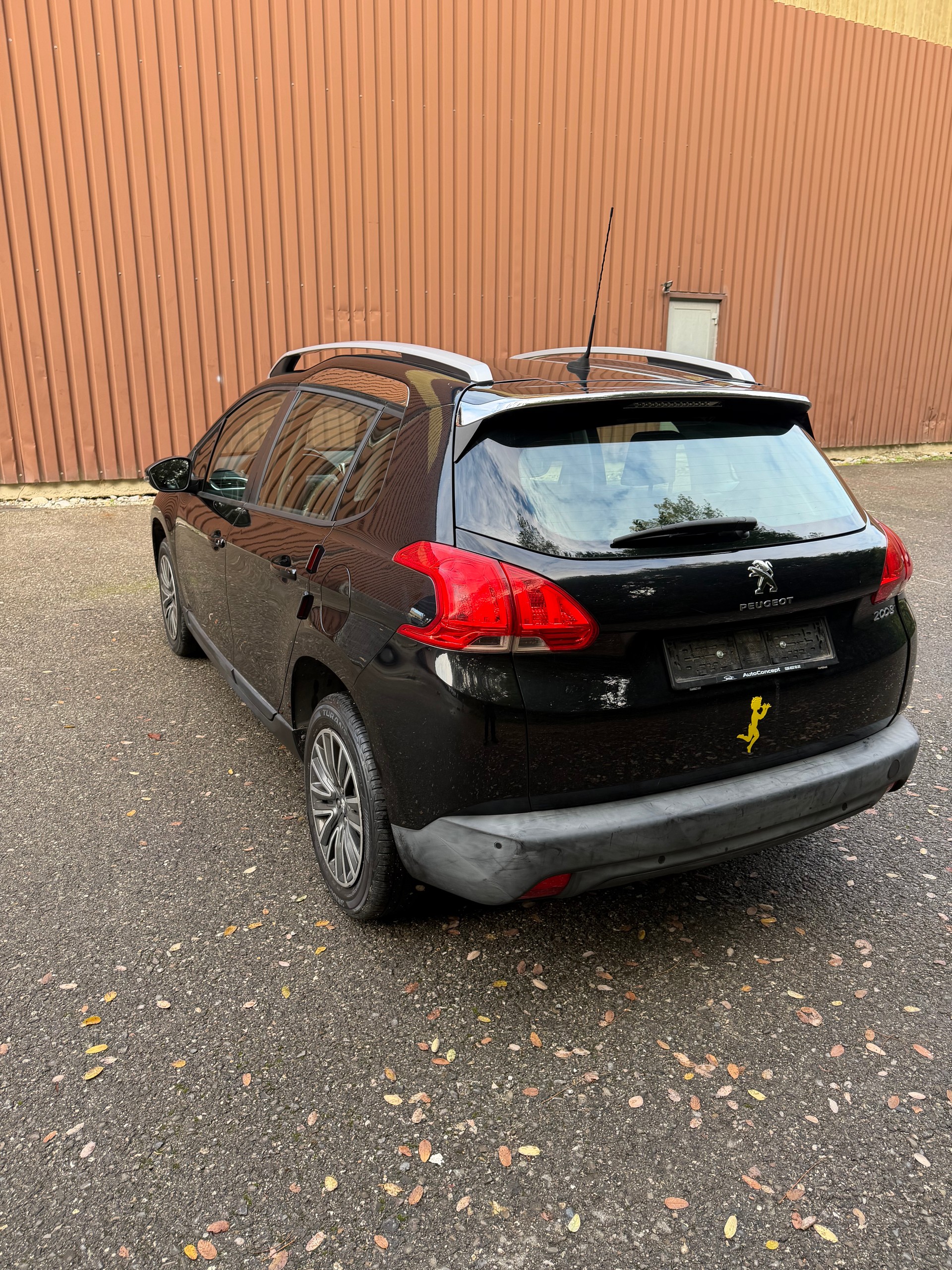 PEUGEOT 2008 1.2 VTI Style-image-5