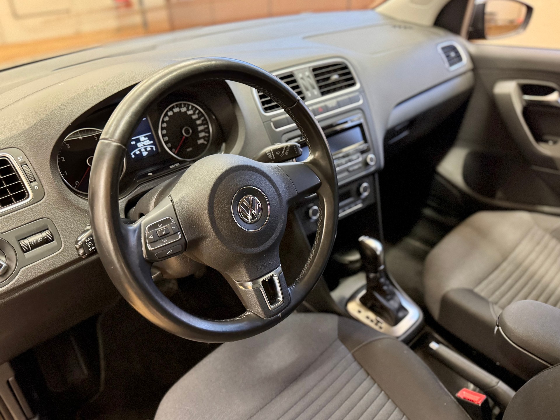 VW Polo 1.4 16V Comfortline DSG-image-6