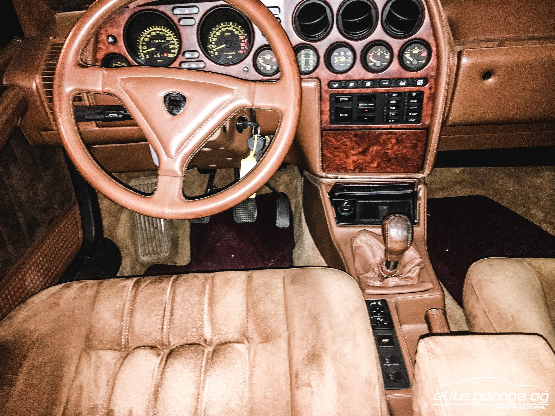 LANCIA Thema 8.32 Ferrari-image-9