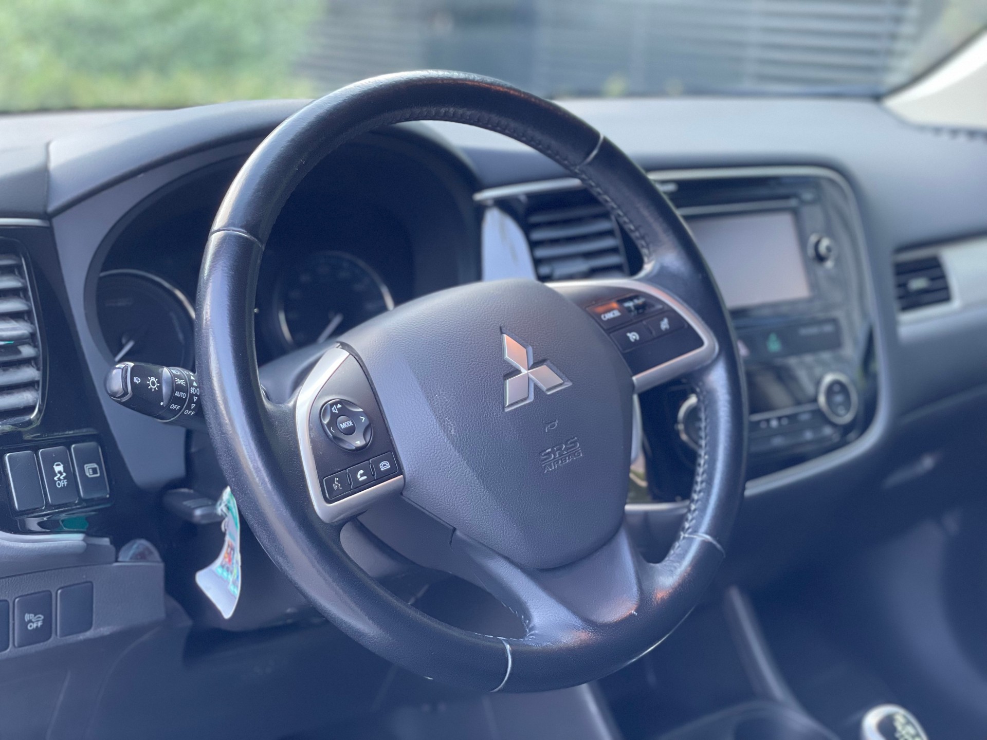 MITSUBISHI Outlander 2.0 PHEV Navigator eAssist-image-11