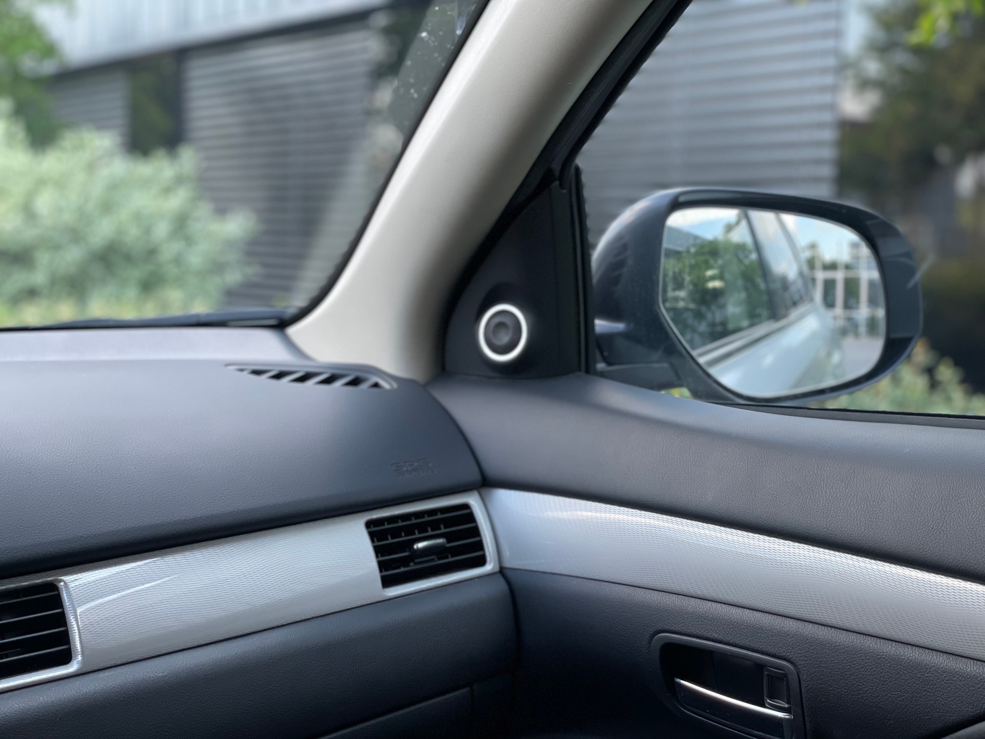 MITSUBISHI Outlander 2.0 PHEV Navigator eAssist-image-8