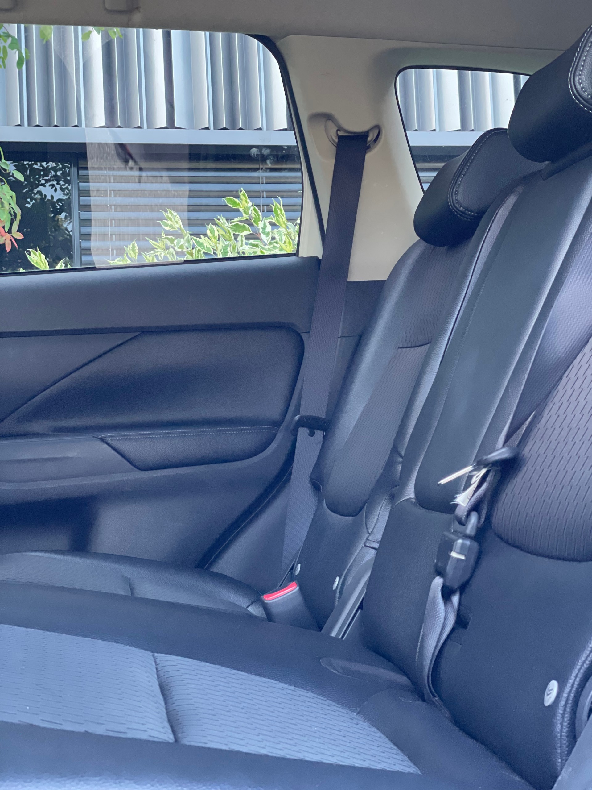 MITSUBISHI Outlander 2.0 PHEV Navigator eAssist-image-6