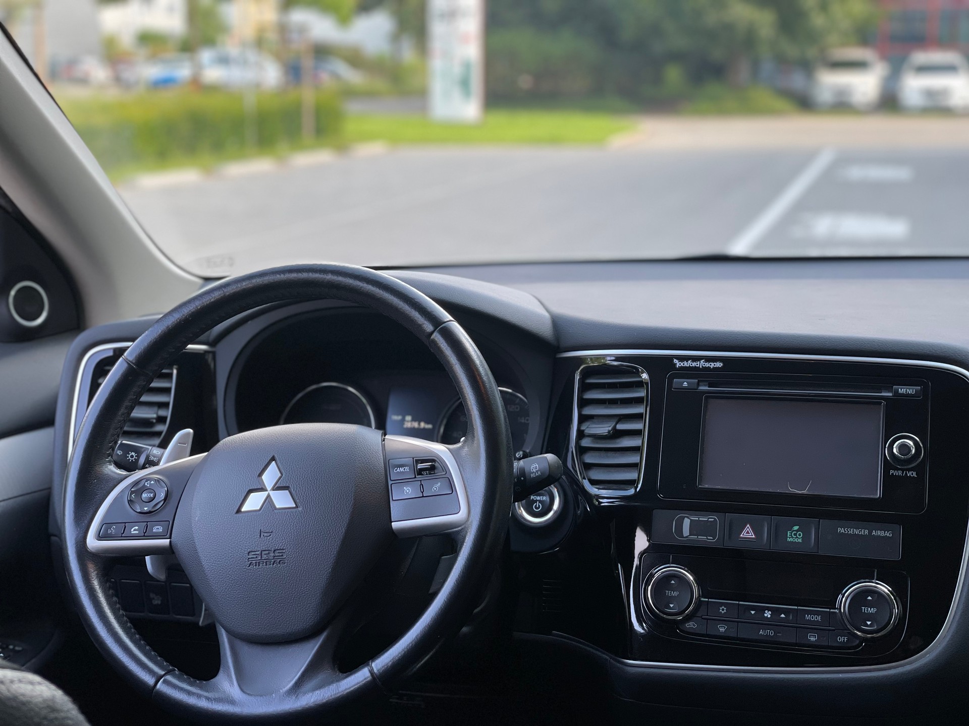 MITSUBISHI Outlander 2.0 PHEV Navigator eAssist-image-7
