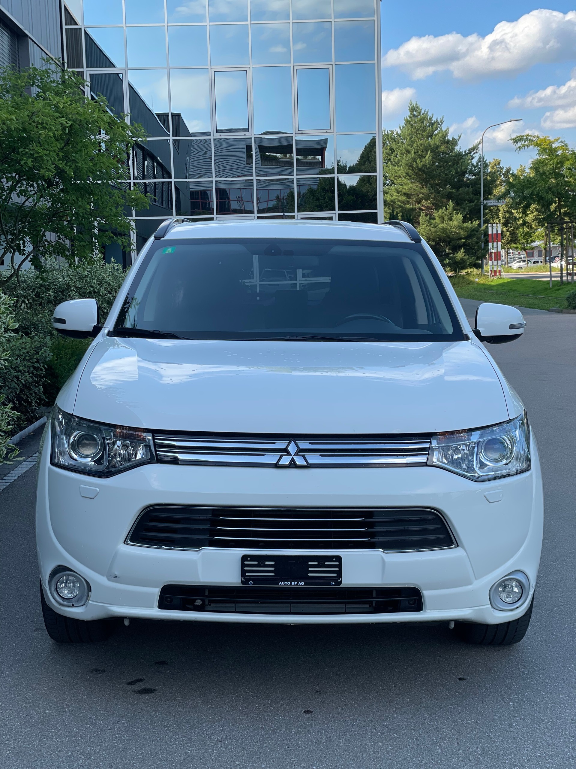 MITSUBISHI Outlander 2.0 PHEV Navigator eAssist-image-1