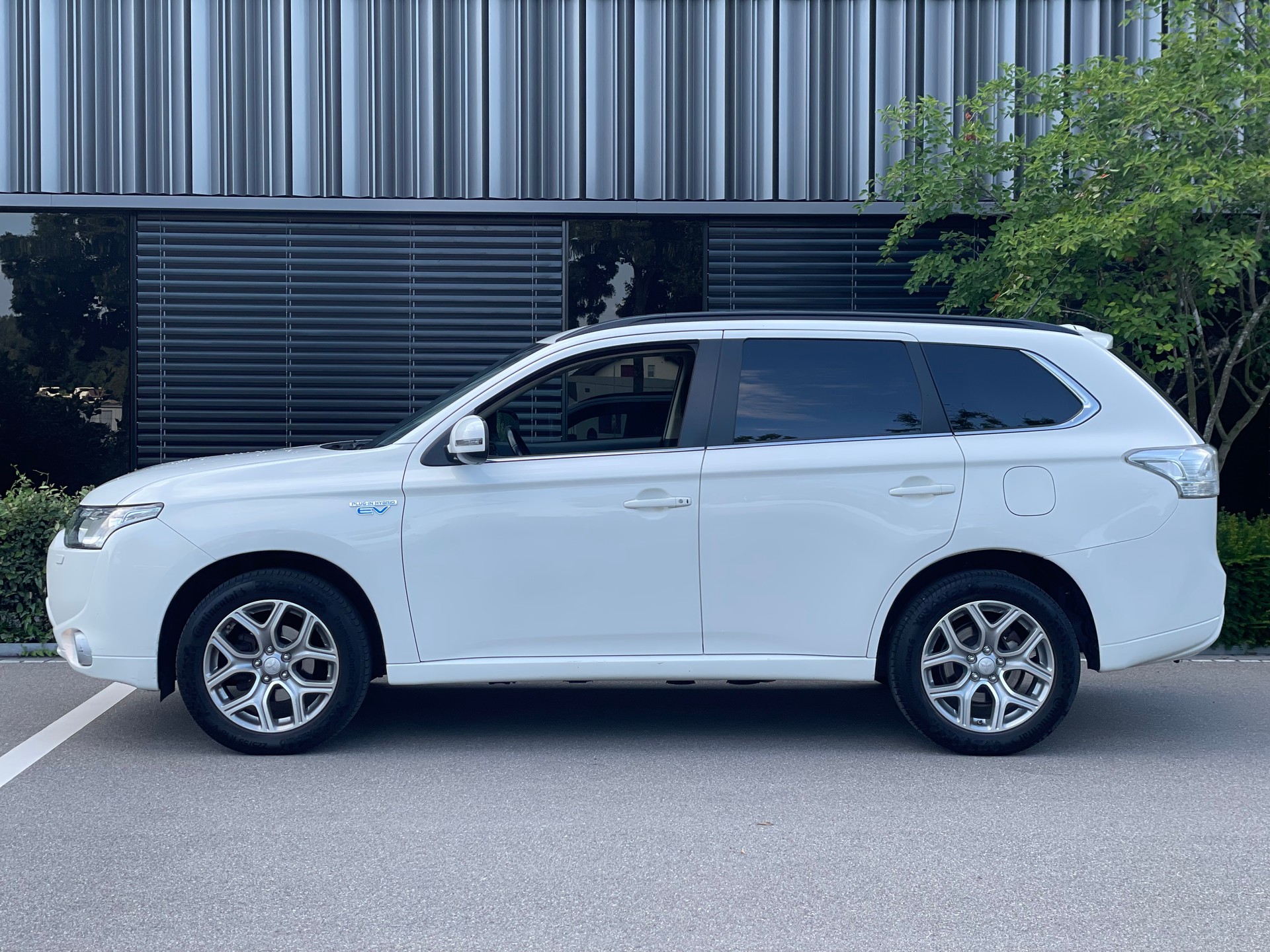 MITSUBISHI Outlander 2.0 PHEV Navigator eAssist-image-12