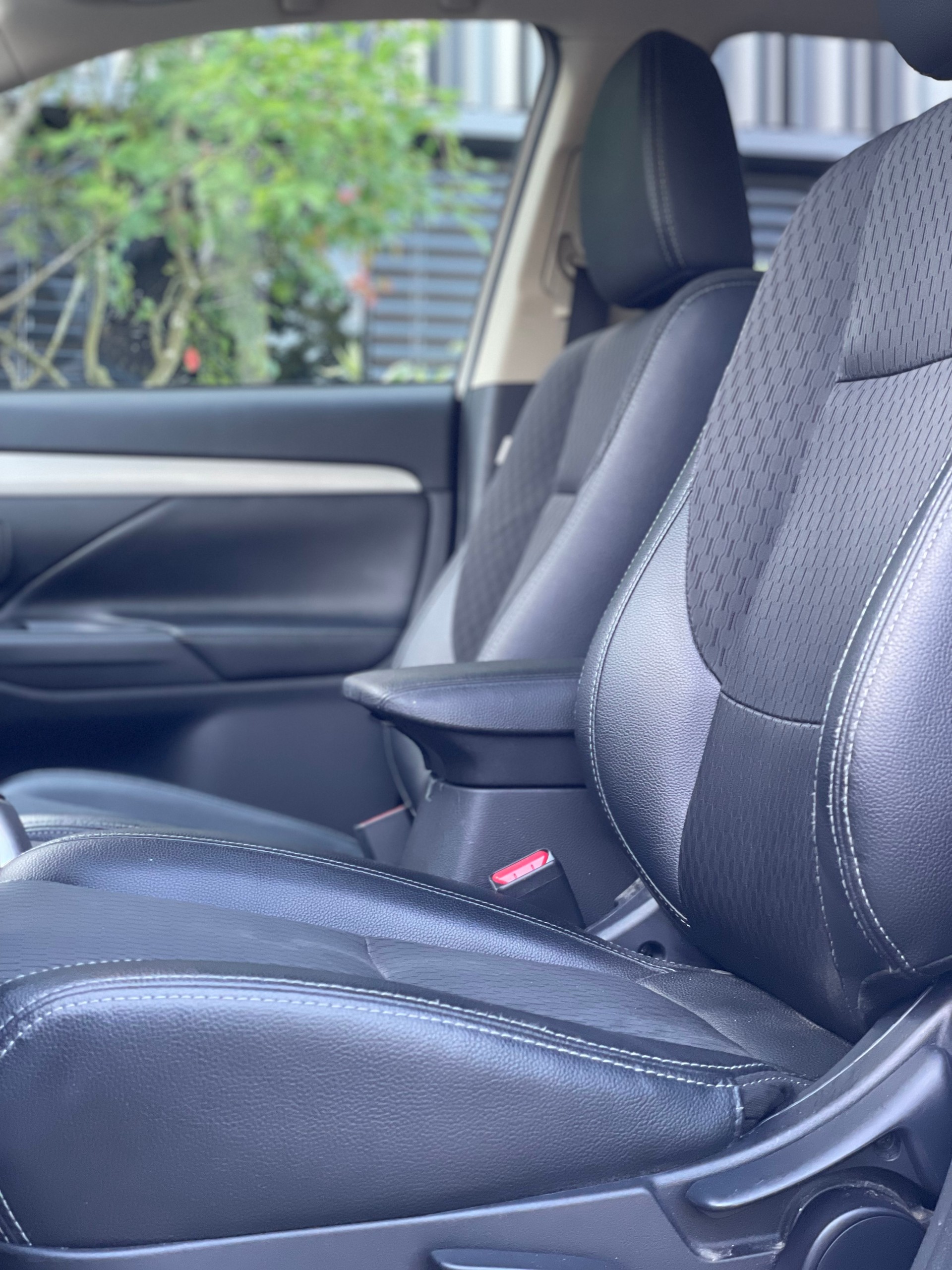 MITSUBISHI Outlander 2.0 PHEV Navigator eAssist-image-10