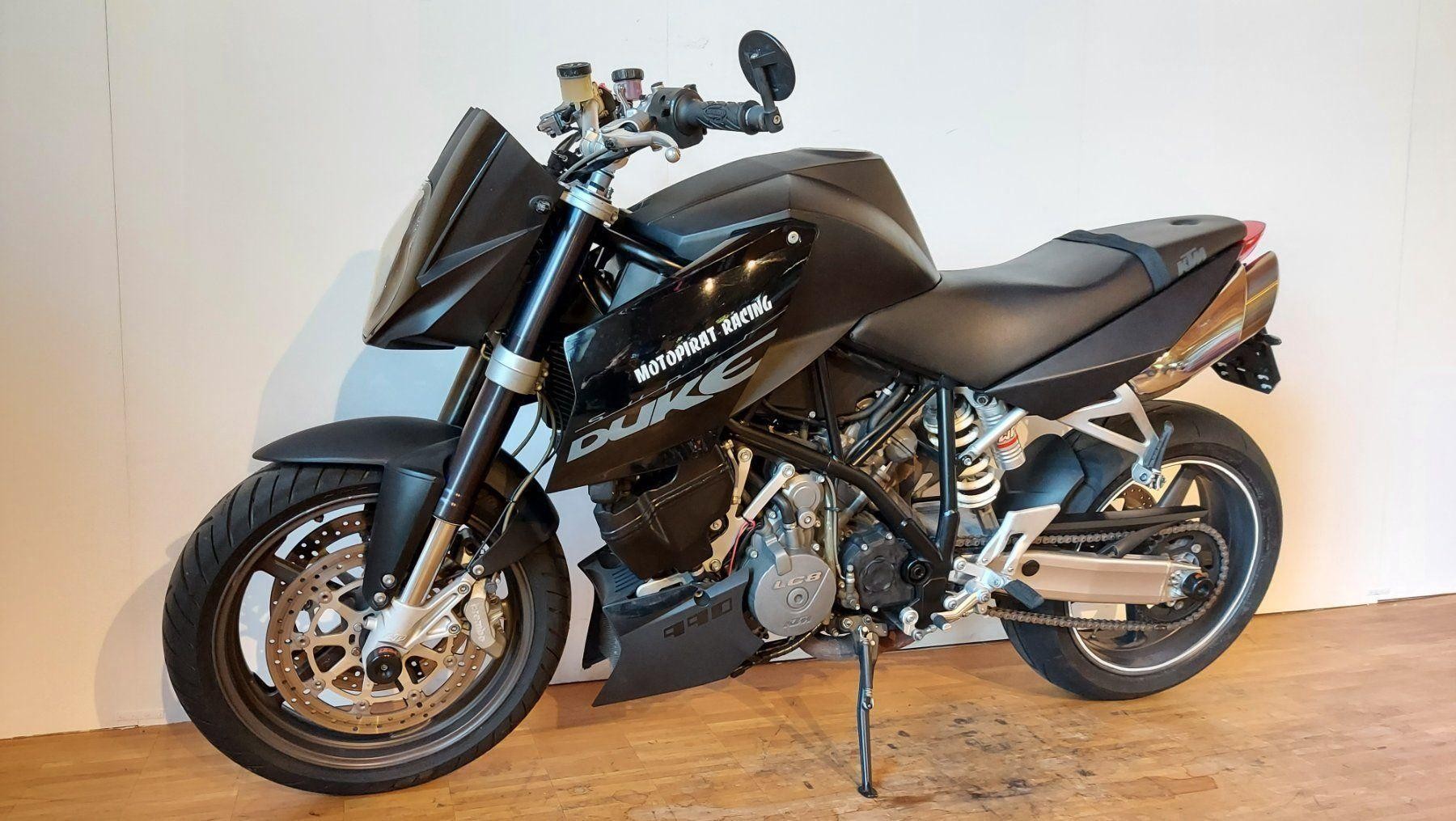 KTM 990 Super Duke-showroom-element-3