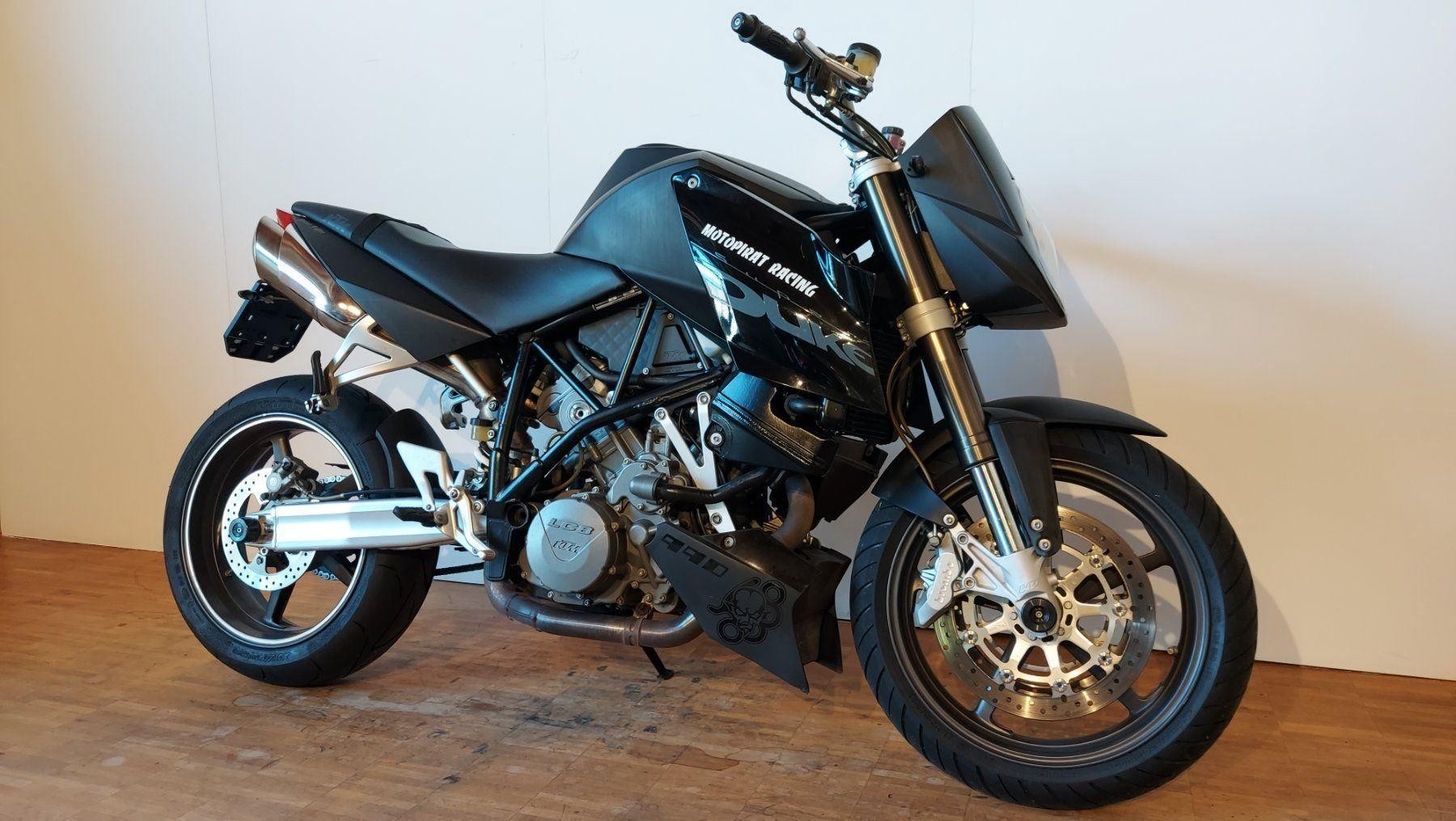 KTM 990 Super Duke-showroom-element-2
