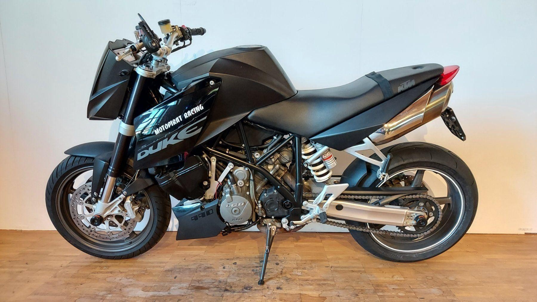 KTM 990 Super Duke-showroom-element-1