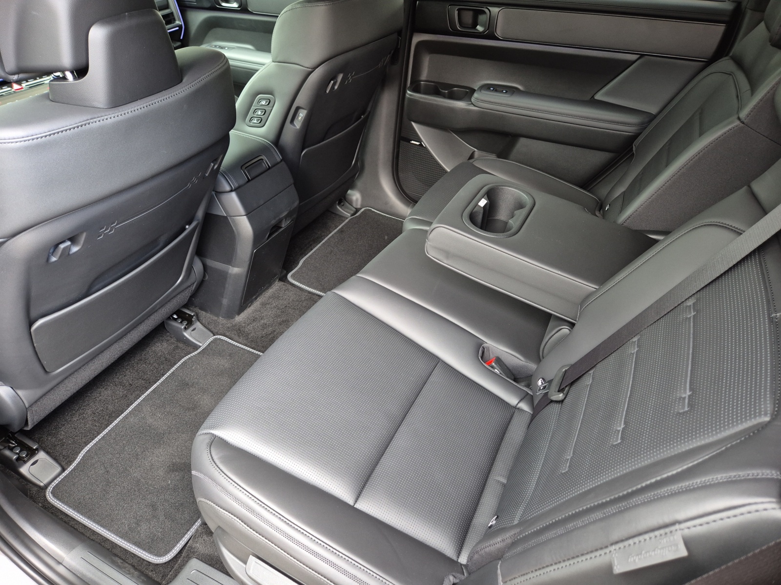 HYUNDAI Santa Fe 1.6 T-GDi PHEV Calligraphy-image-8