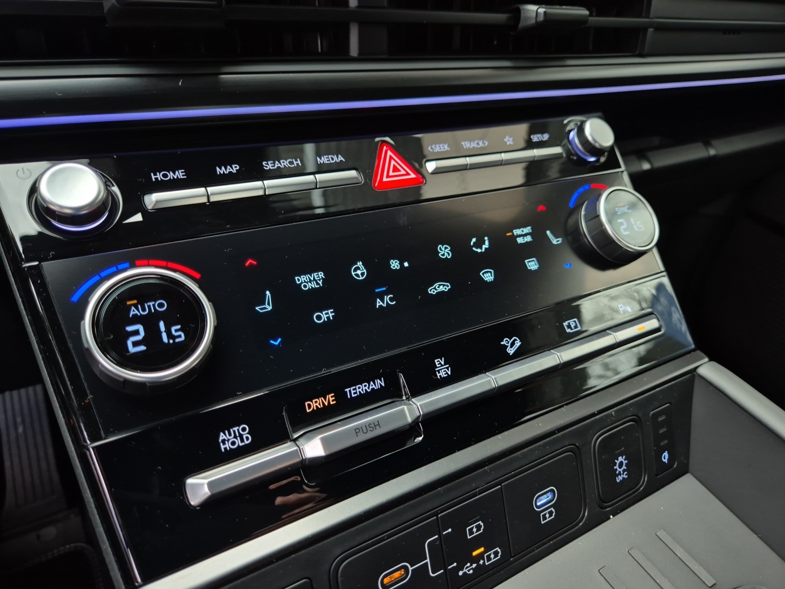 HYUNDAI Santa Fe 1.6 T-GDi PHEV Calligraphy-image-10