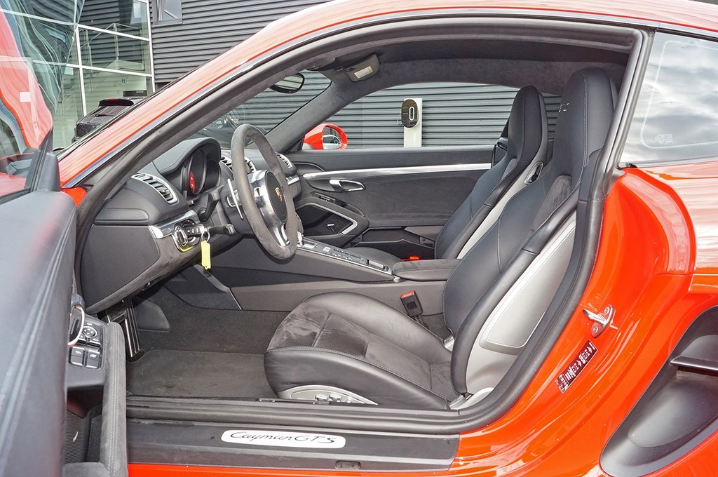 PORSCHE GTS-image-6