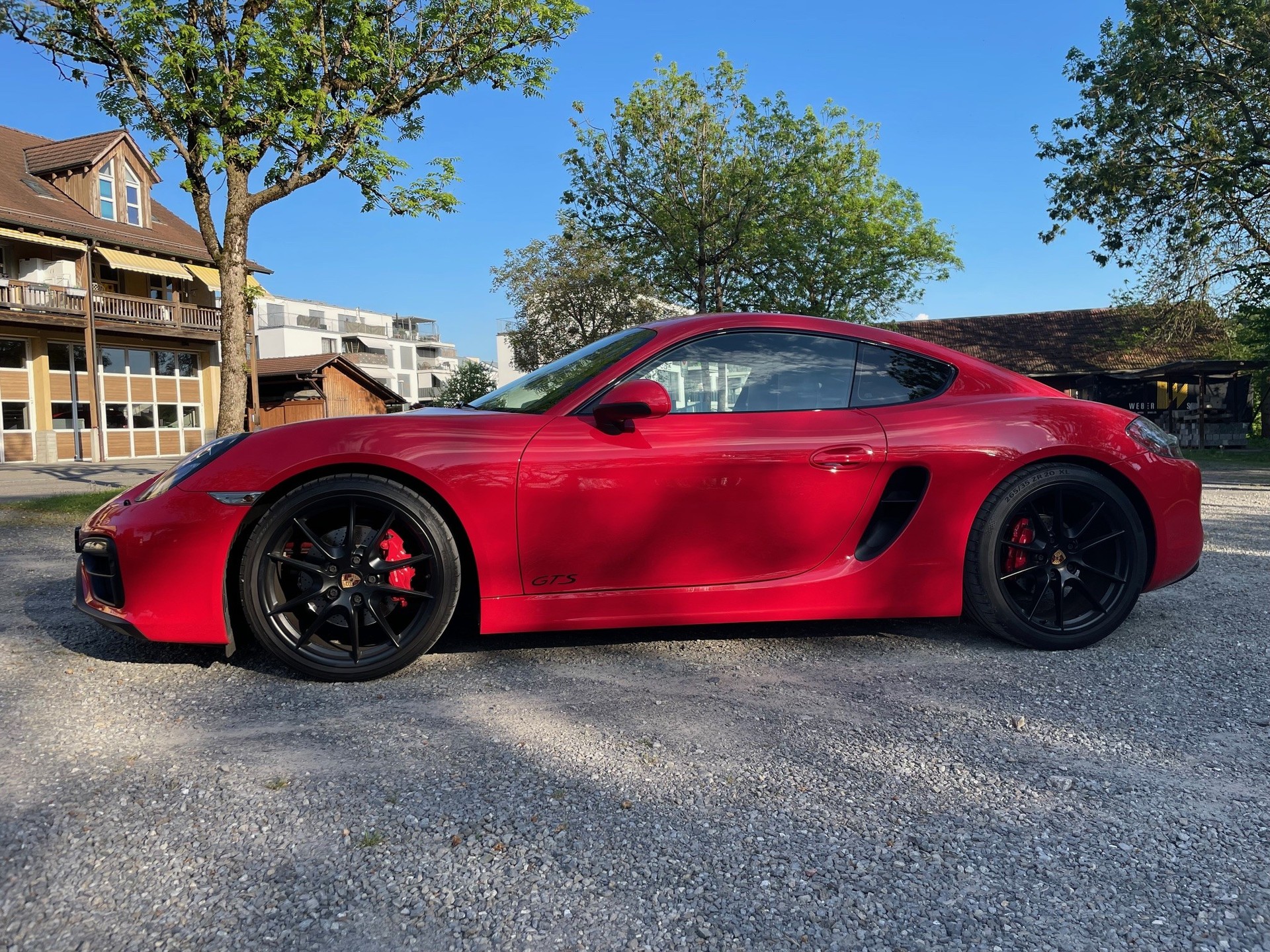 PORSCHE GTS-image-1