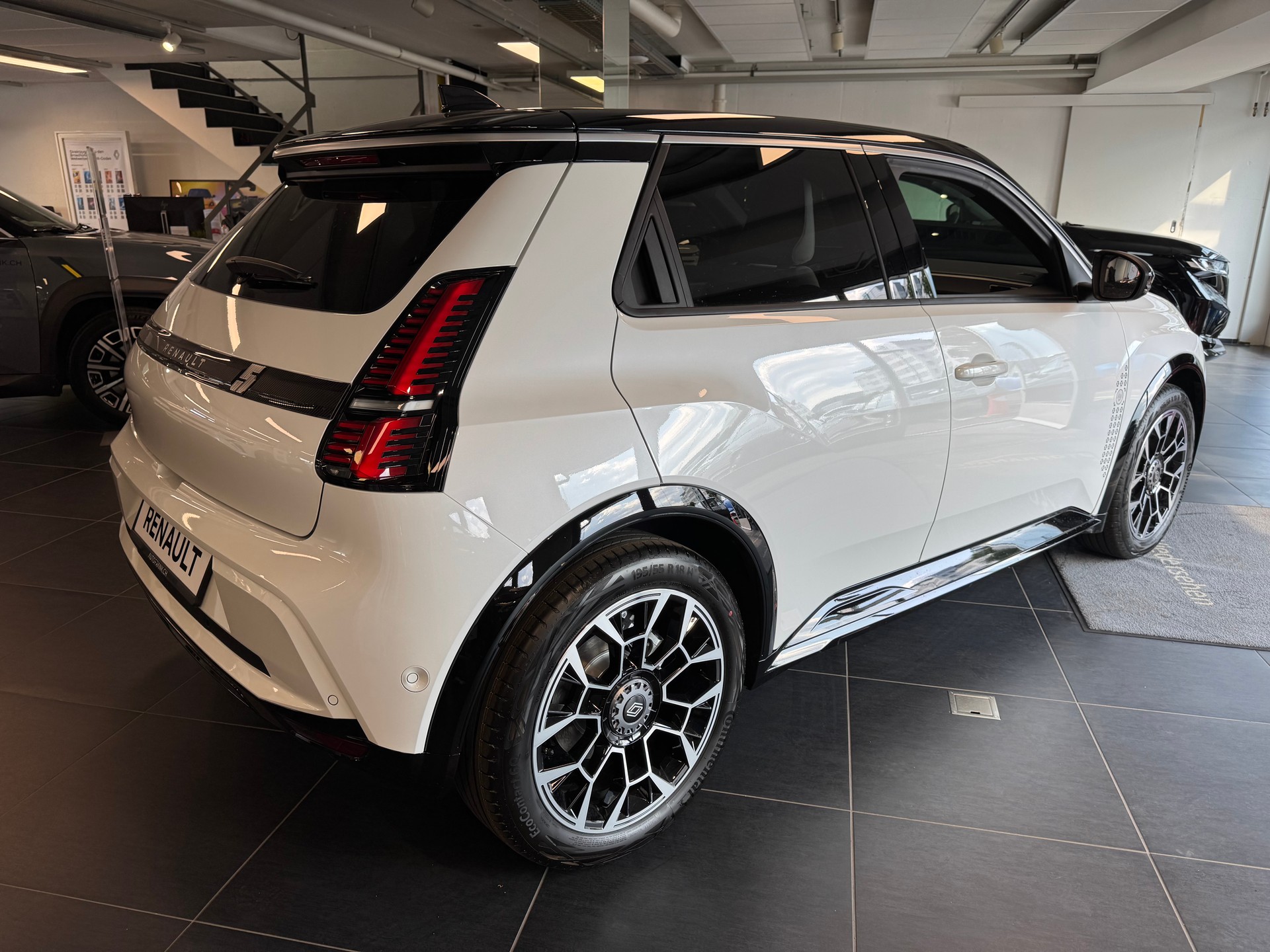 RENAULT R5 E-TECH ELECTRIC Roland Garros 150PS Comfort Range-image-6