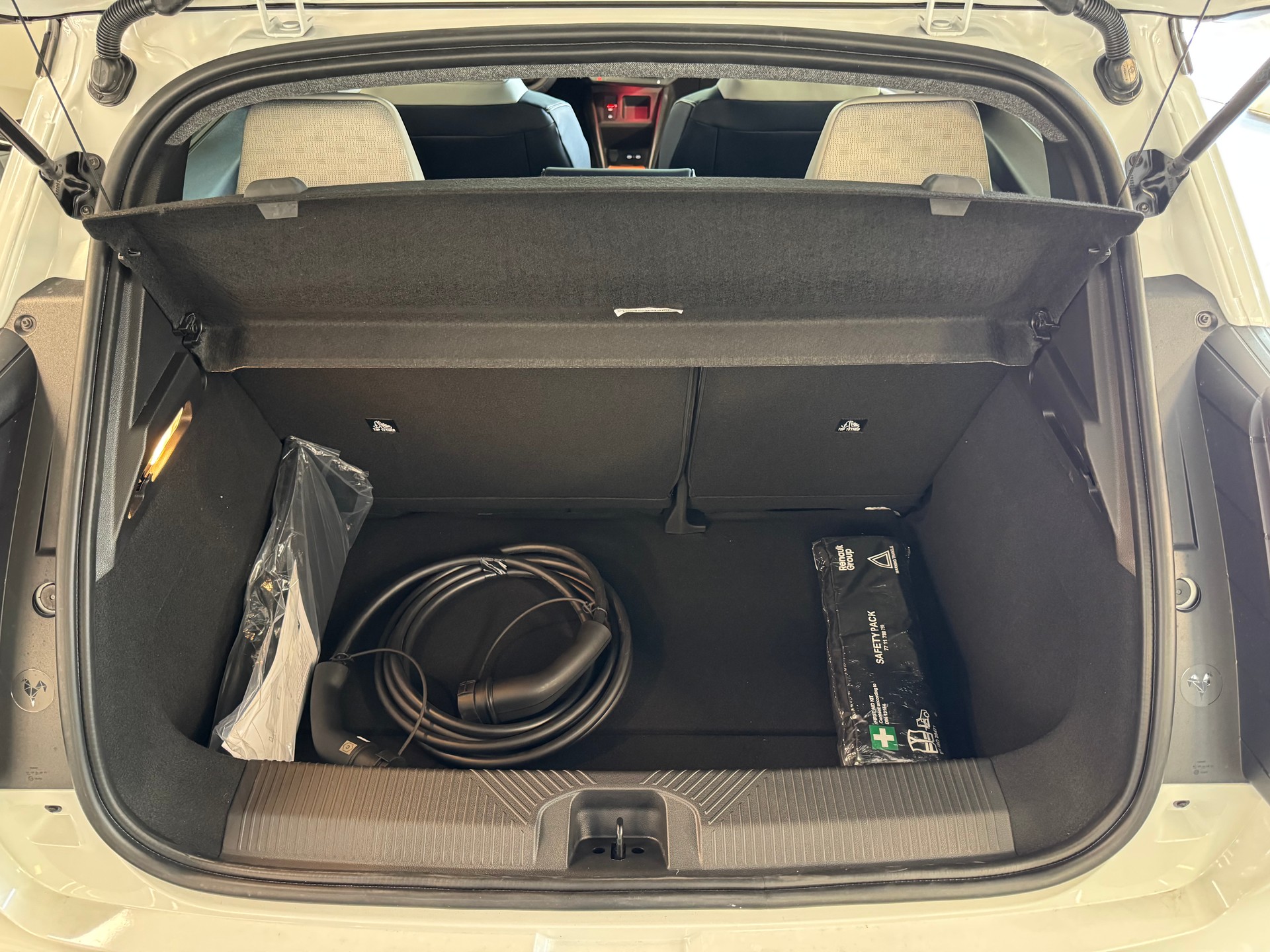 RENAULT R5 E-TECH ELECTRIC Roland Garros 150PS Comfort Range-image-25