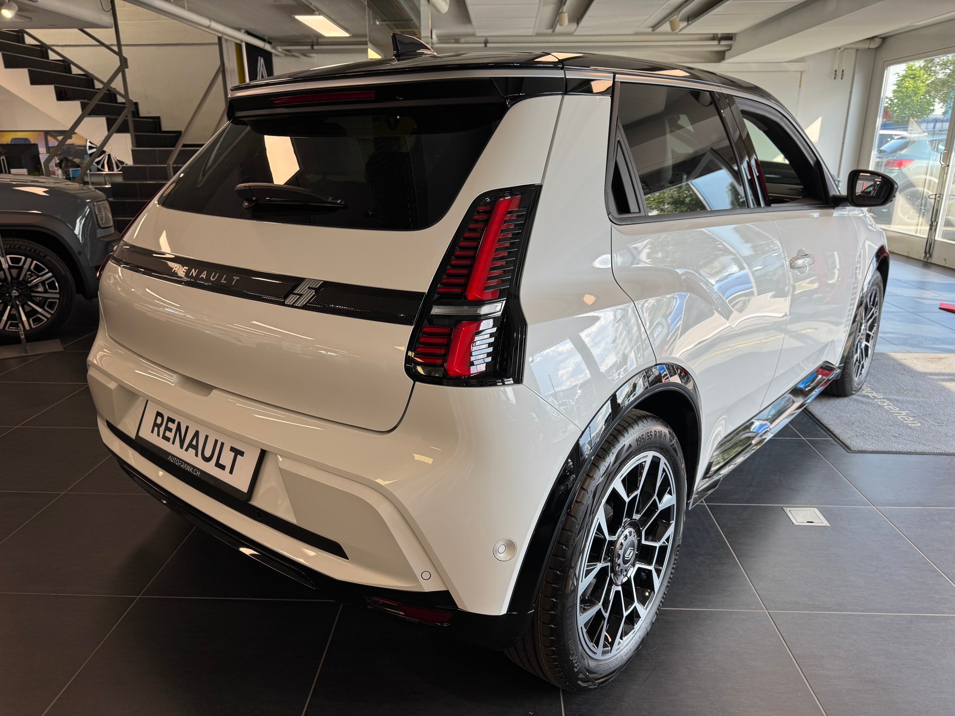 RENAULT R5 E-TECH ELECTRIC Roland Garros 150PS Comfort Range-image-7