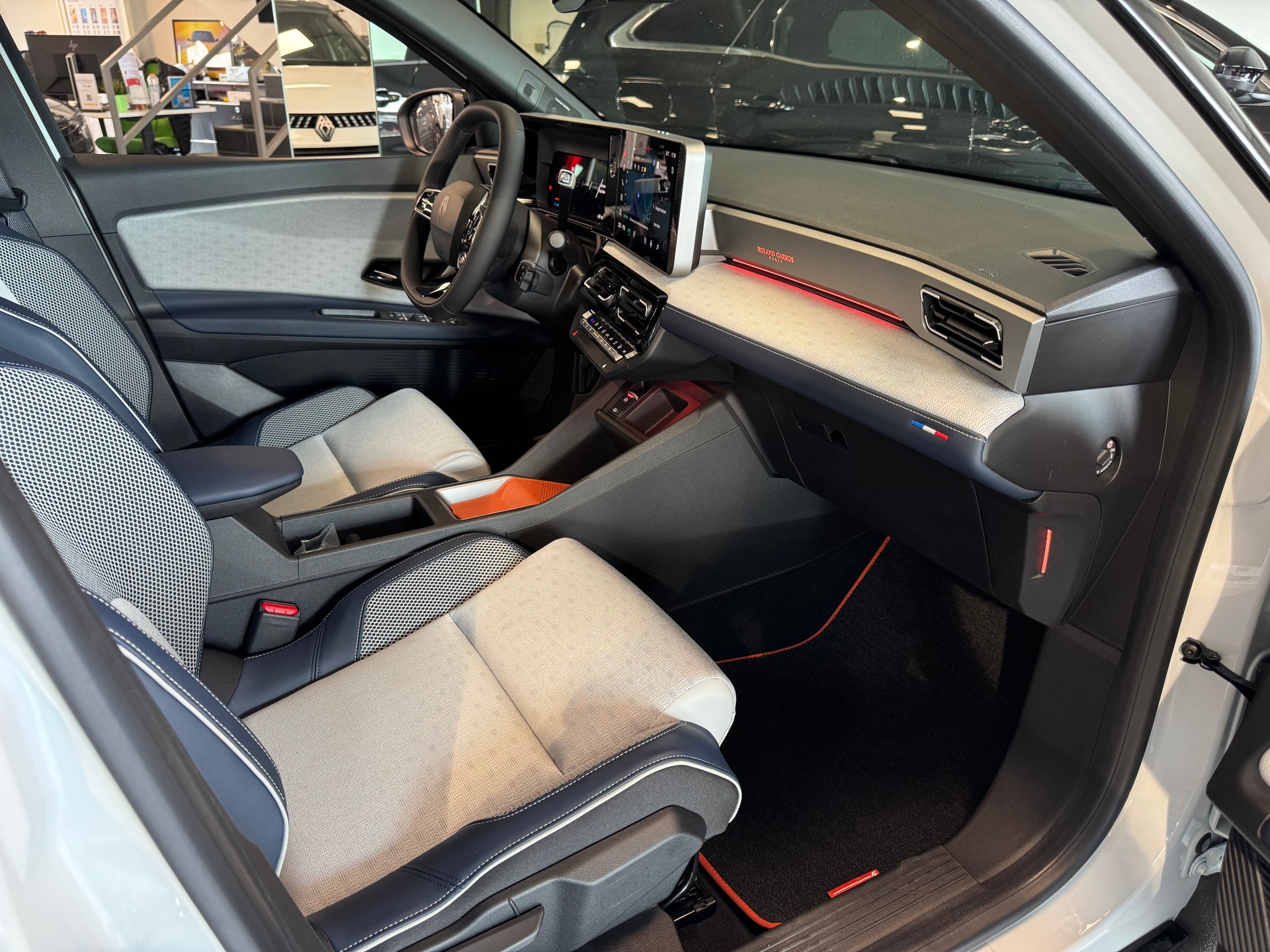 RENAULT R5 E-TECH ELECTRIC Roland Garros 150PS Comfort Range-image-28