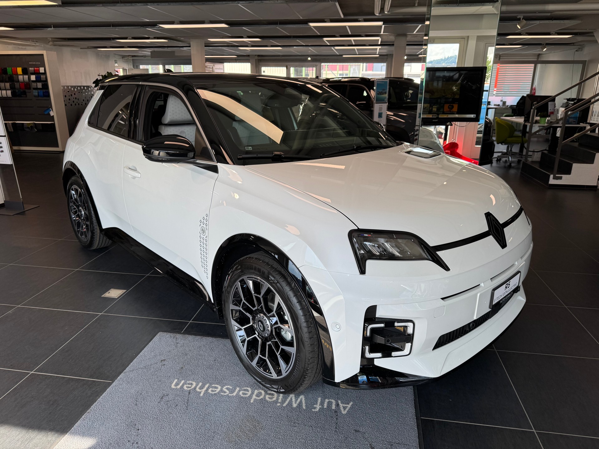 RENAULT R5 E-TECH ELECTRIC Roland Garros 150PS Comfort Range-image-0