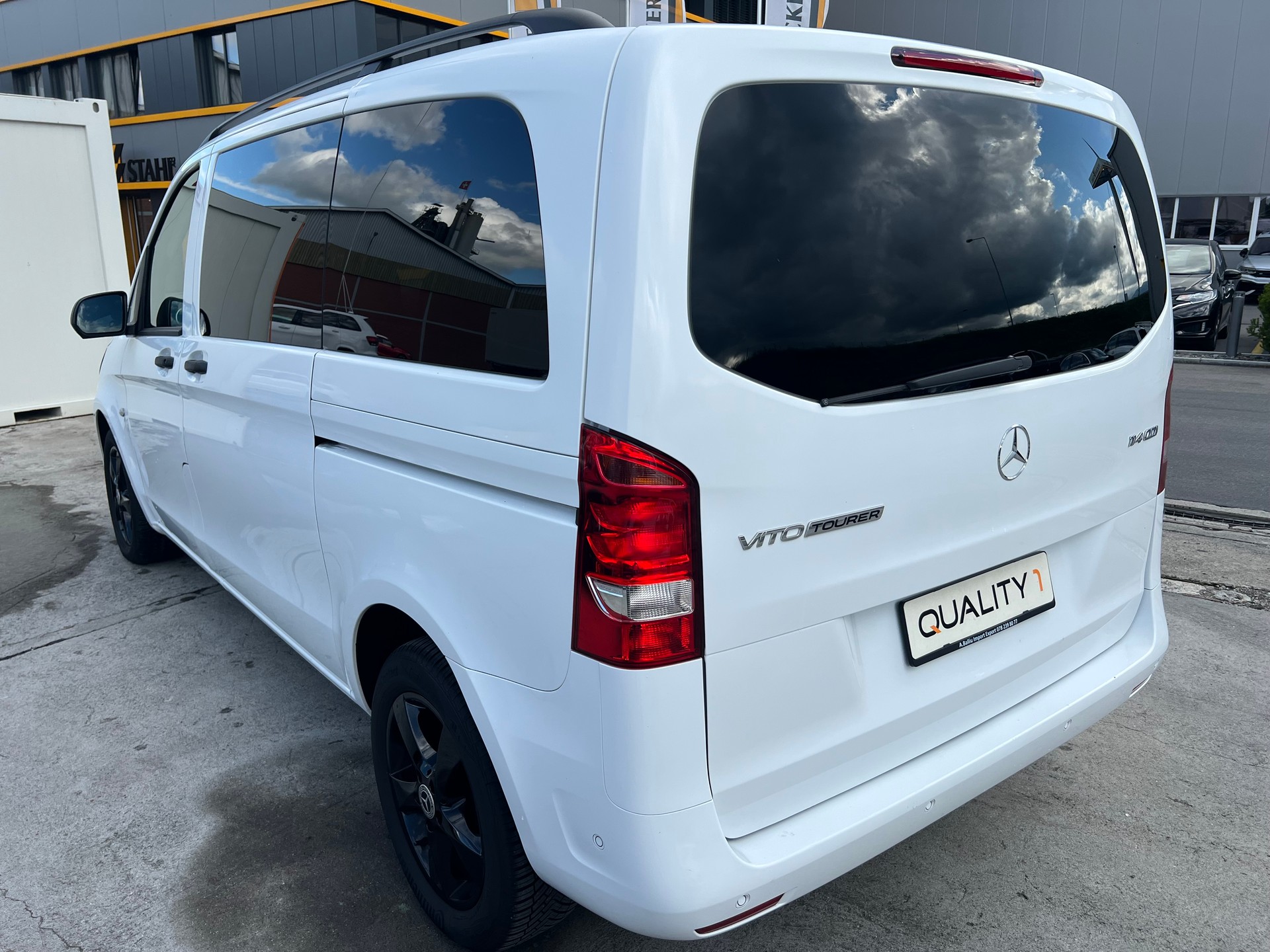 MERCEDES-BENZ Vito 114 BlueTec Tourer Select 7G-Tronic-image-4