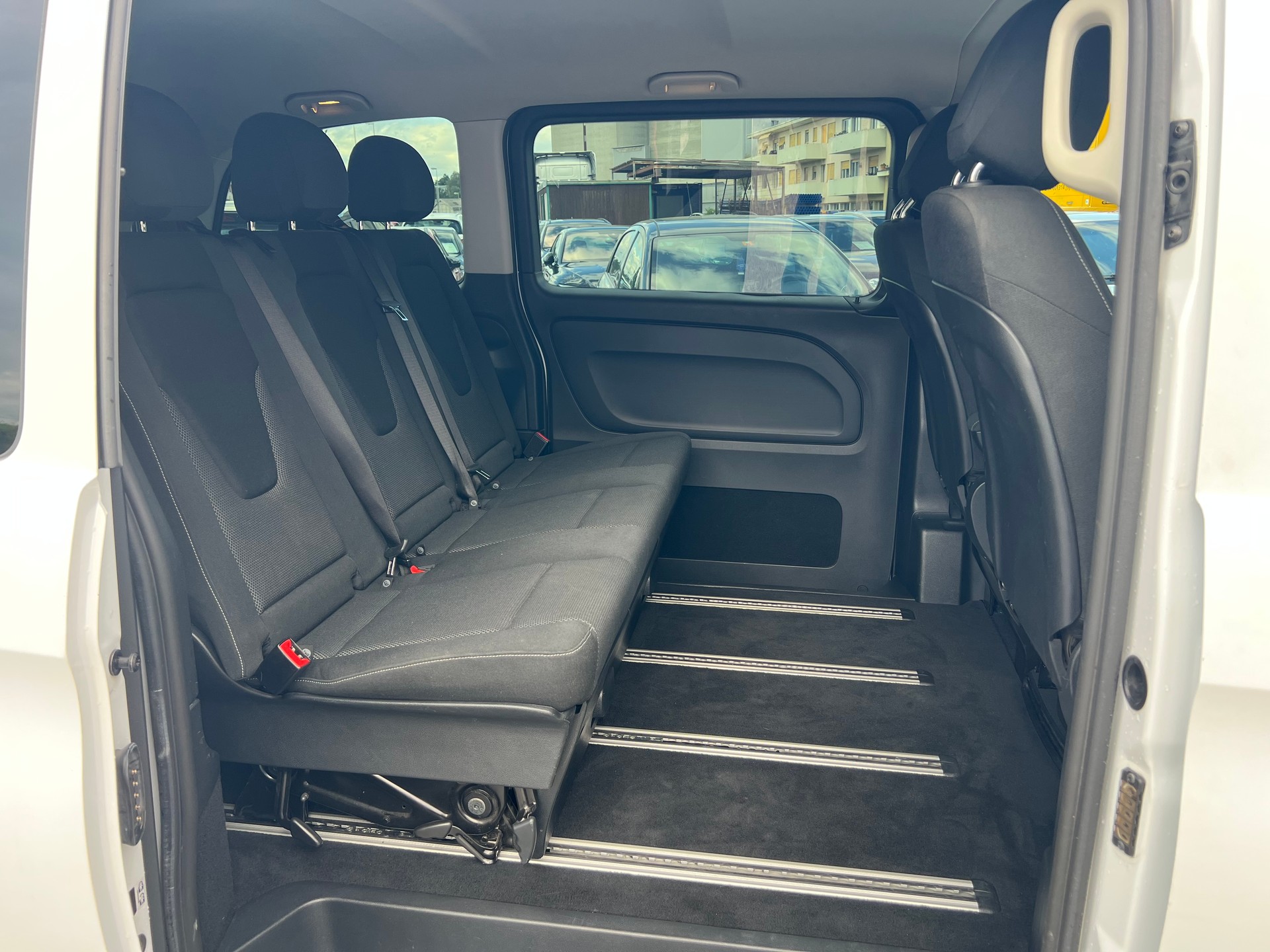 MERCEDES-BENZ Vito 114 BlueTec Tourer Select 7G-Tronic-image-14