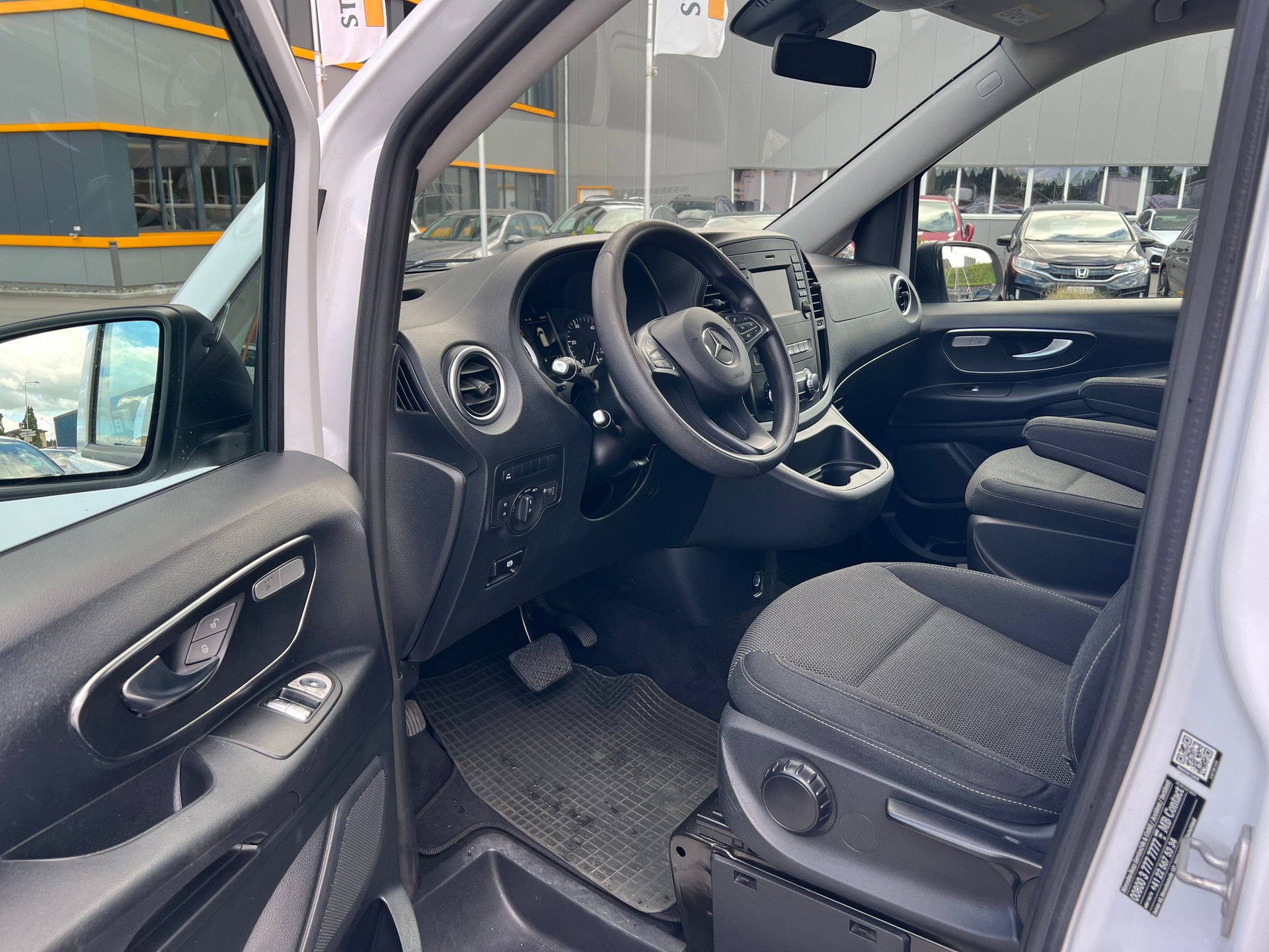 MERCEDES-BENZ Vito 114 BlueTec Tourer Select 7G-Tronic-image-11