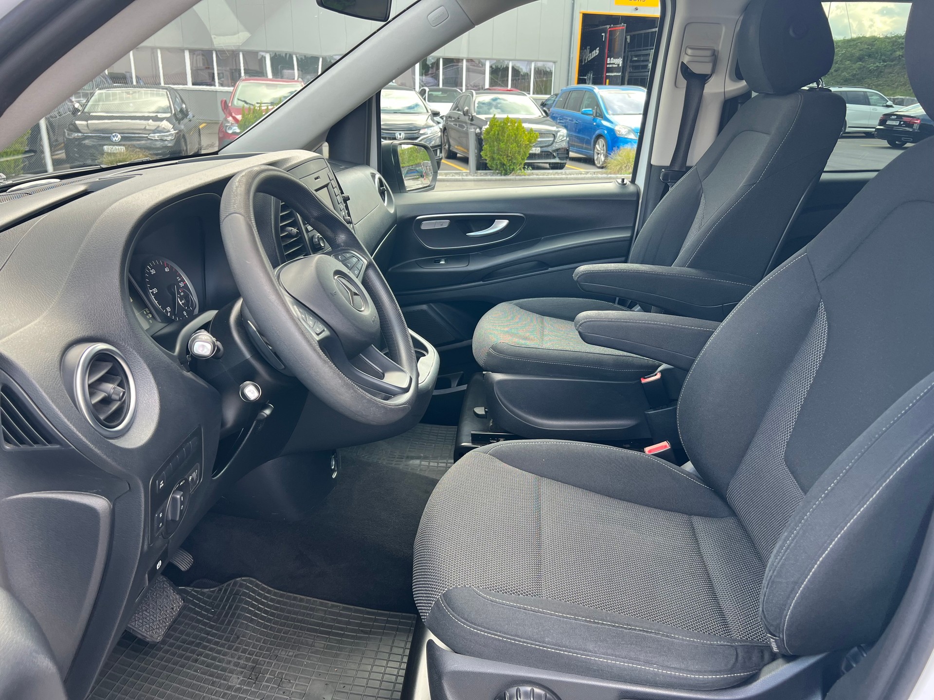 MERCEDES-BENZ Vito 114 BlueTec Tourer Select 7G-Tronic-image-12