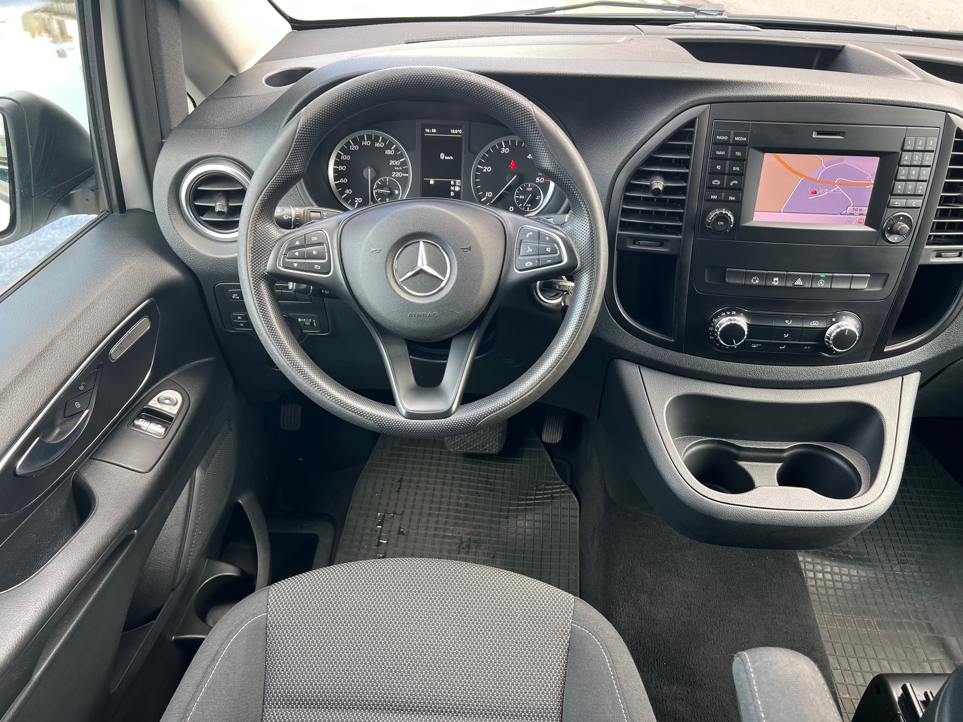 MERCEDES-BENZ Vito 114 BlueTec Tourer Select 7G-Tronic-image-9