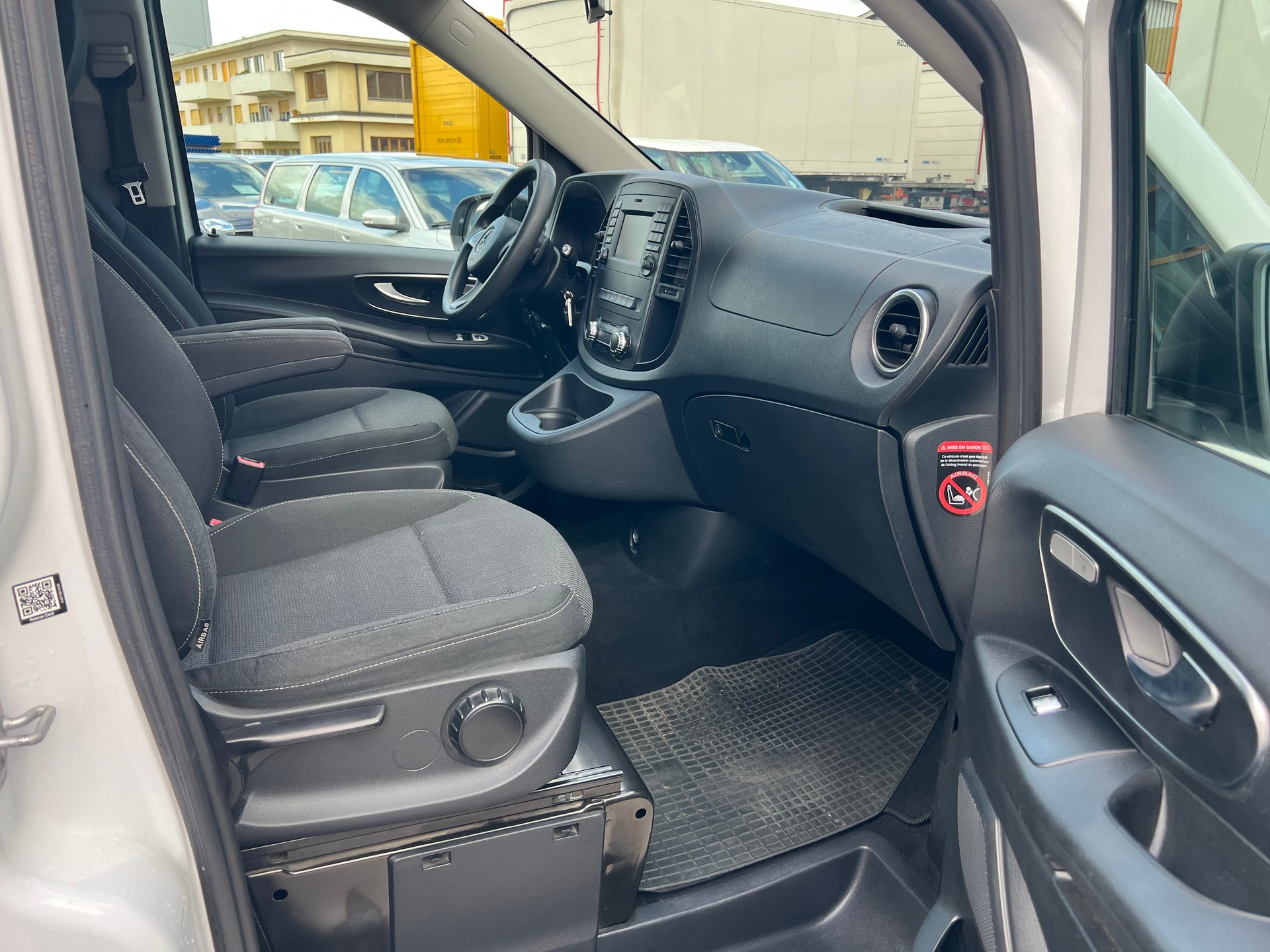 MERCEDES-BENZ Vito 114 BlueTec Tourer Select 7G-Tronic-image-15