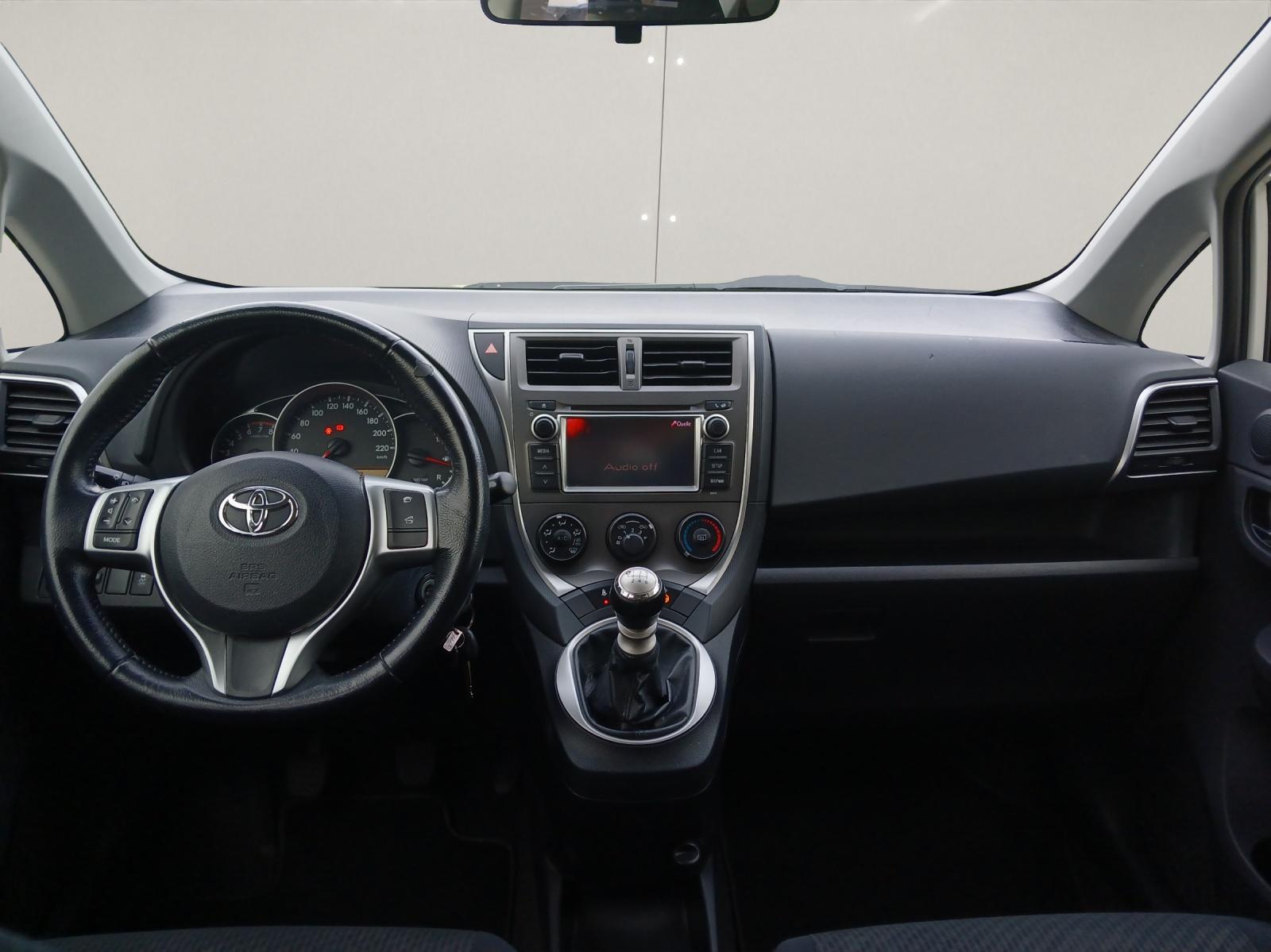 TOYOTA Verso-S 1.33 VVT-i Linea Luna-image-12