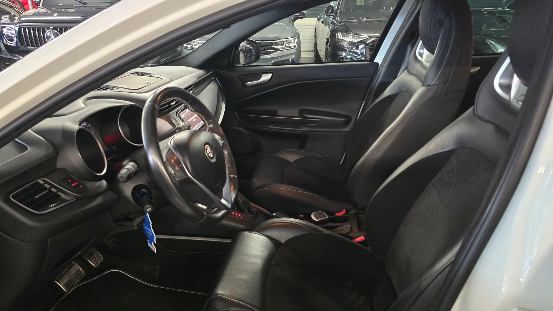 ALFA ROMEO Giulietta 1750 TBi Quadrifoglio Verde TCT-image-16