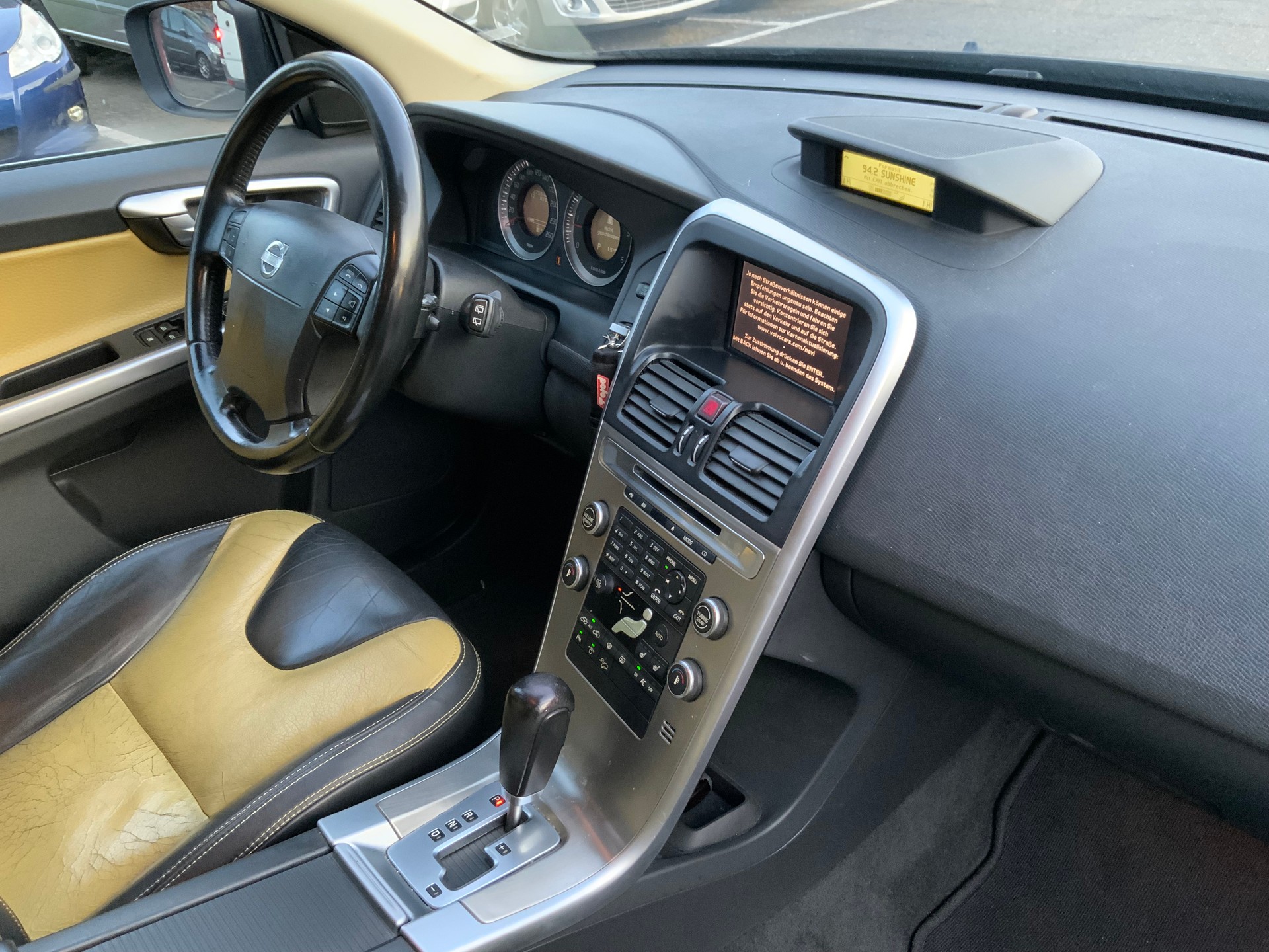 VOLVO XC60 D5 AWD Geartronic-image-9