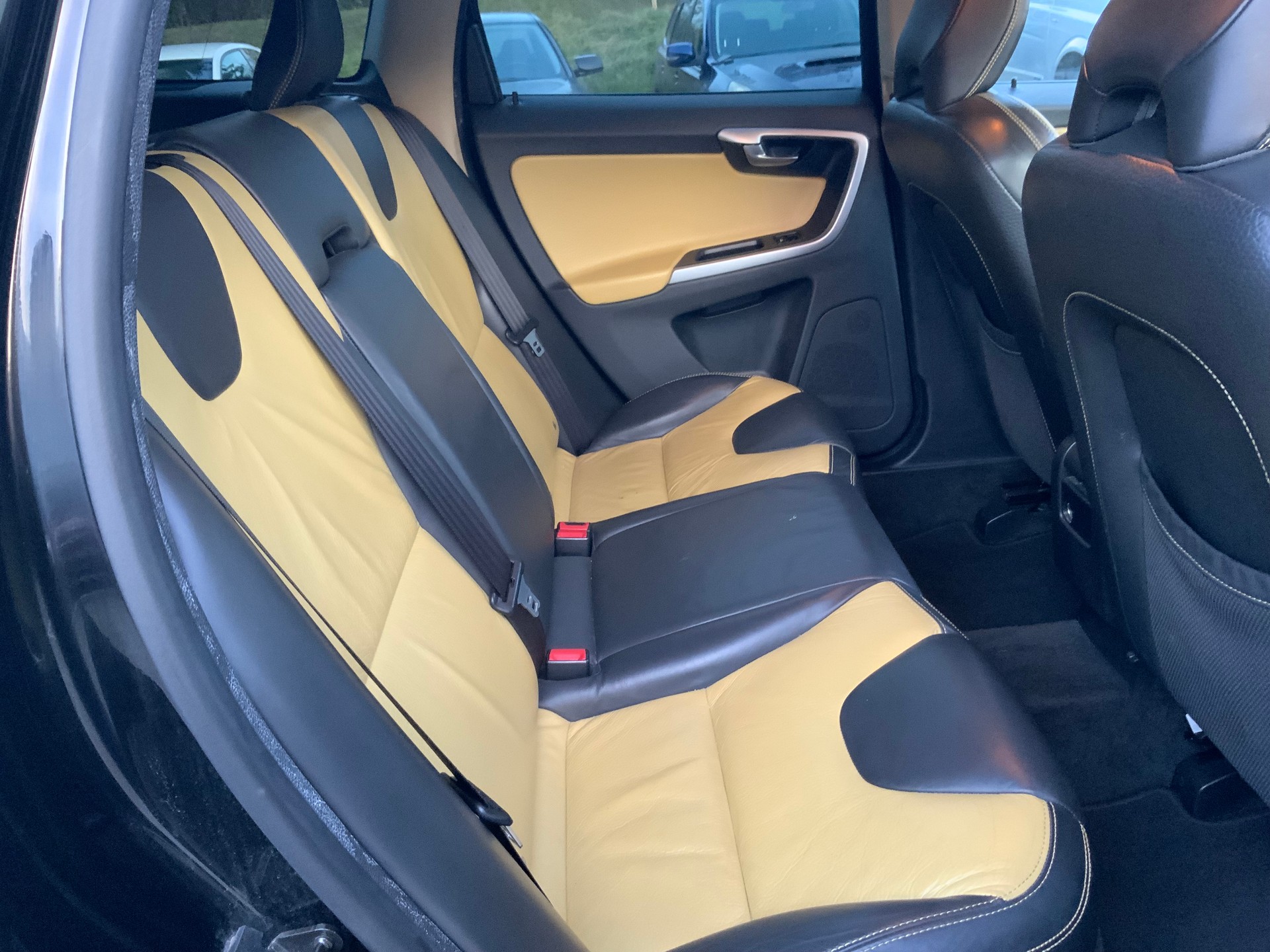 VOLVO XC60 D5 AWD Geartronic-image-11