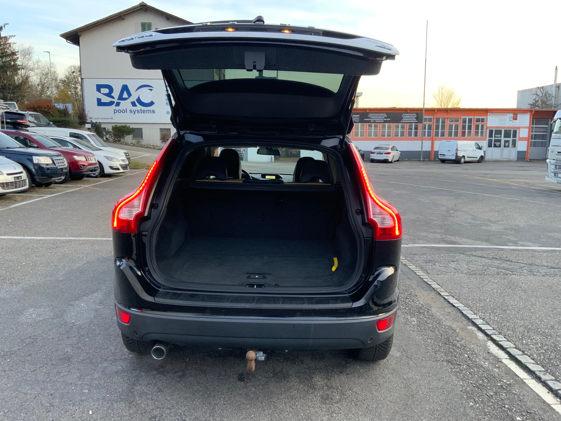 VOLVO XC60 D5 AWD Geartronic-image-6