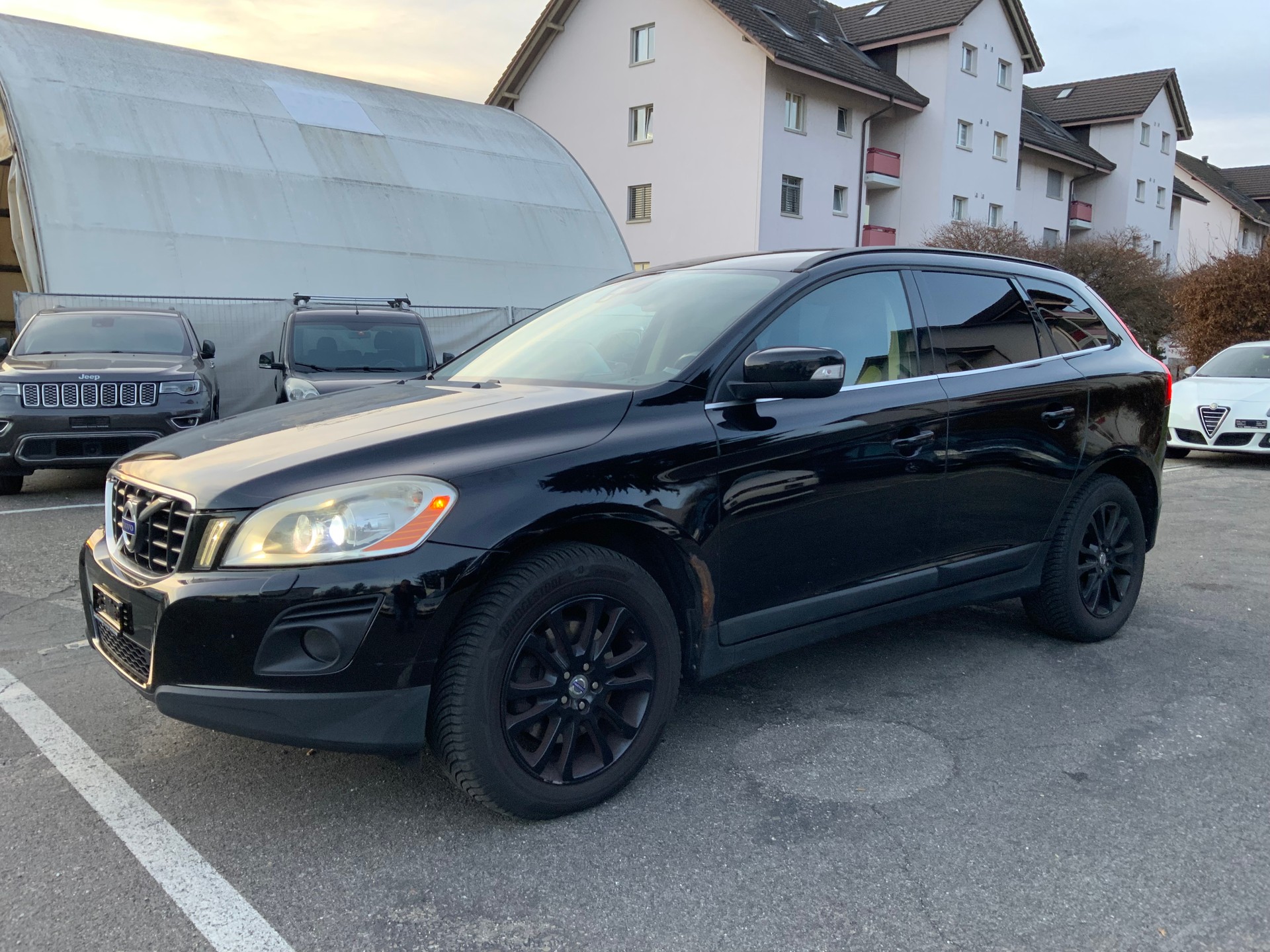 VOLVO XC60 D5 AWD Geartronic-image-1