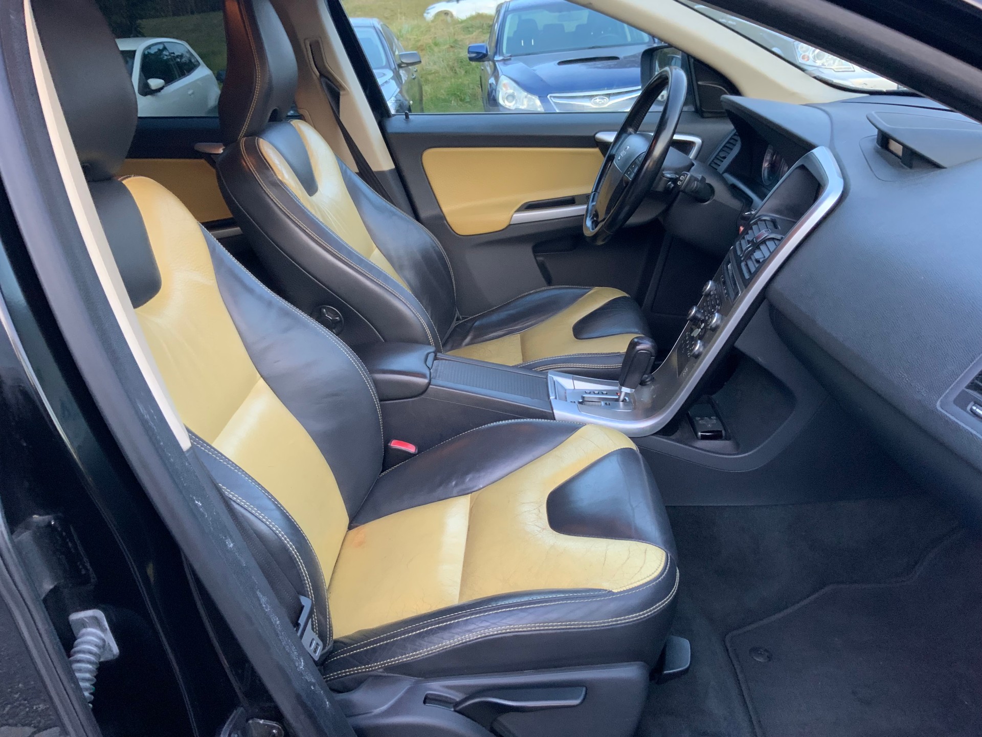 VOLVO XC60 D5 AWD Geartronic-image-10