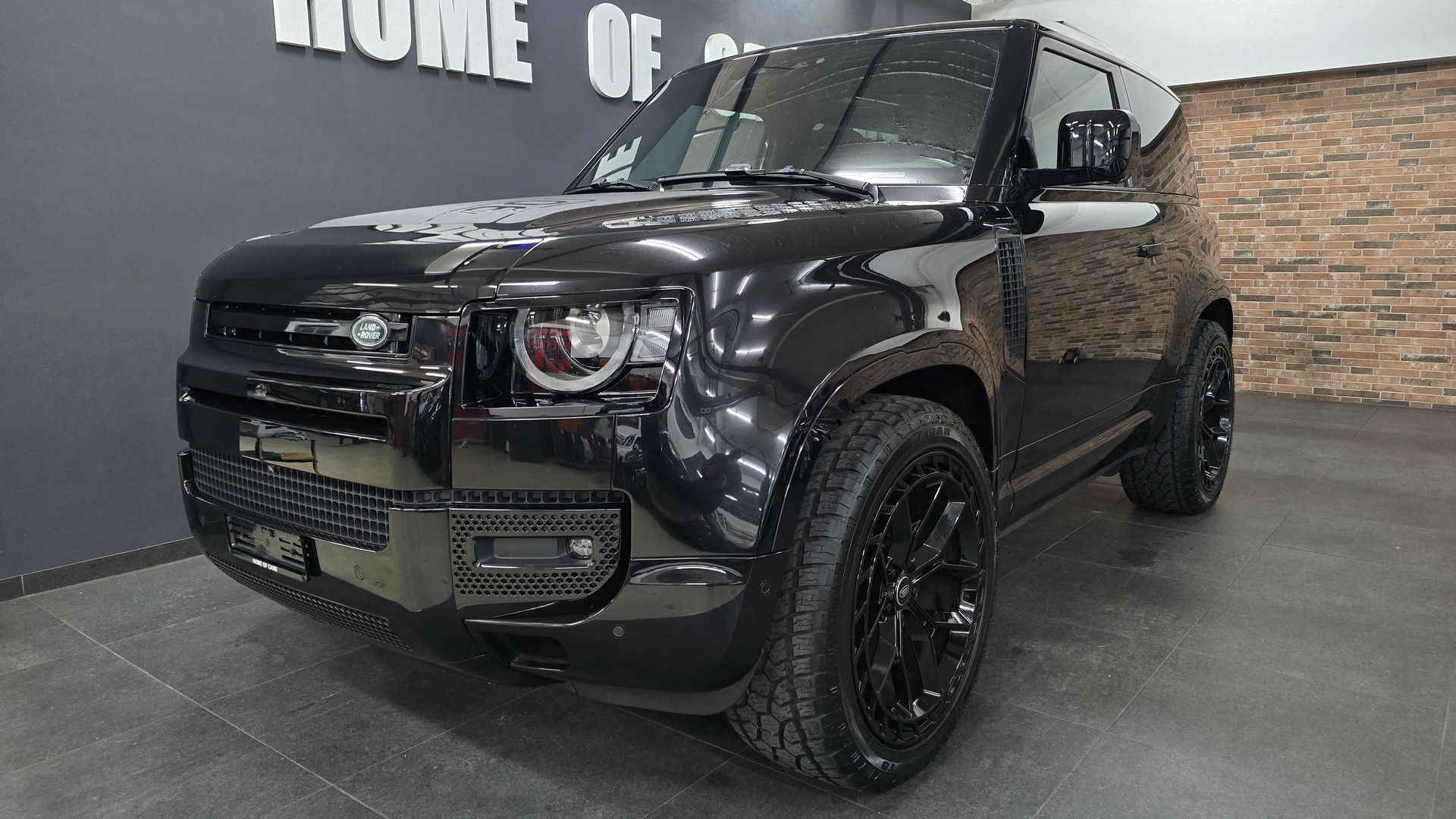 LAND ROVER Defender 90 P300 Si4 SE AT8-image-2