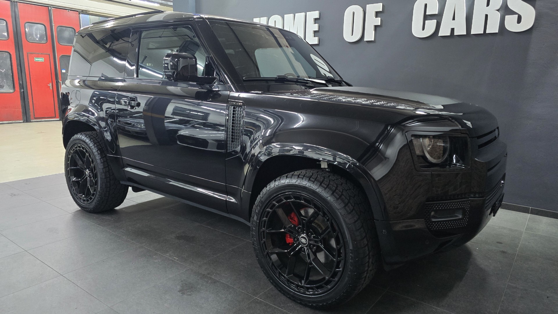 LAND ROVER Defender 90 P300 Si4 SE AT8-image-16