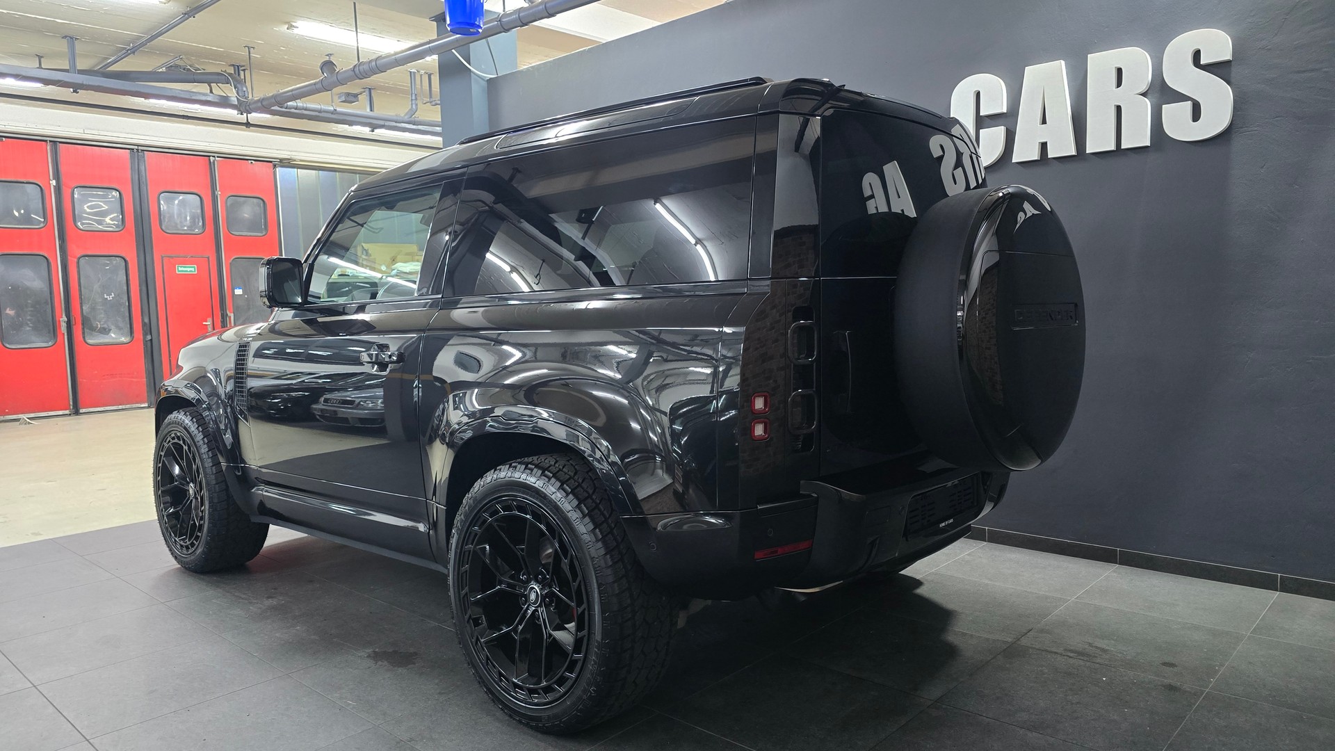 LAND ROVER Defender 90 P300 Si4 SE AT8-image-7