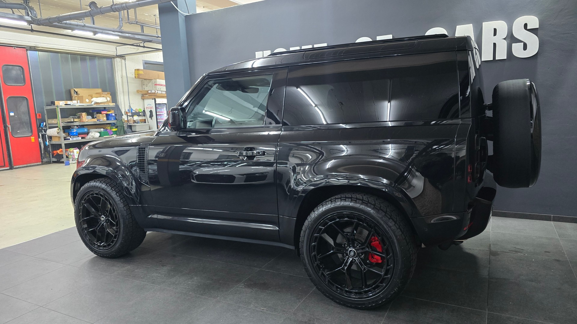 LAND ROVER Defender 90 P300 Si4 SE AT8-image-6