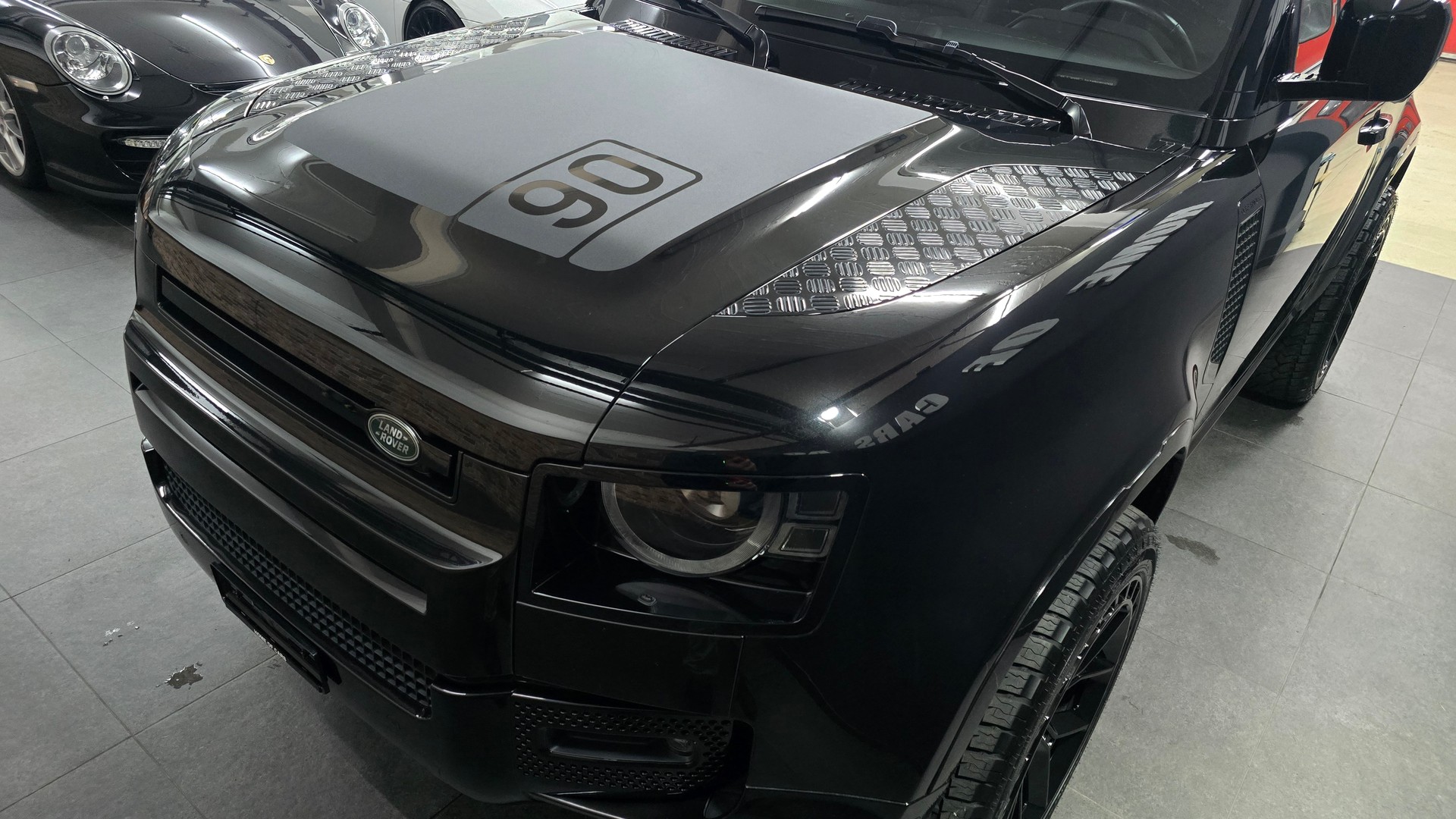 LAND ROVER Defender 90 P300 Si4 SE AT8-image-19