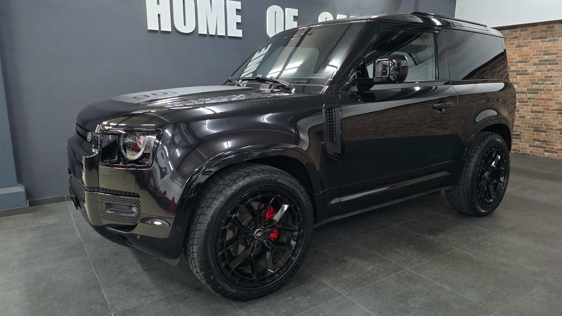 LAND ROVER Defender 90 P300 Si4 SE AT8-image-4