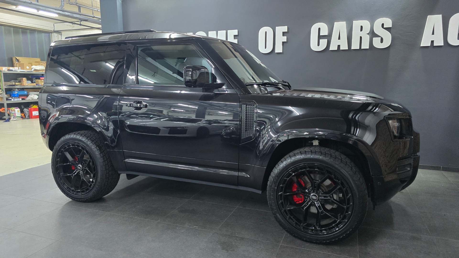 LAND ROVER Defender 90 P300 Si4 SE AT8-image-15