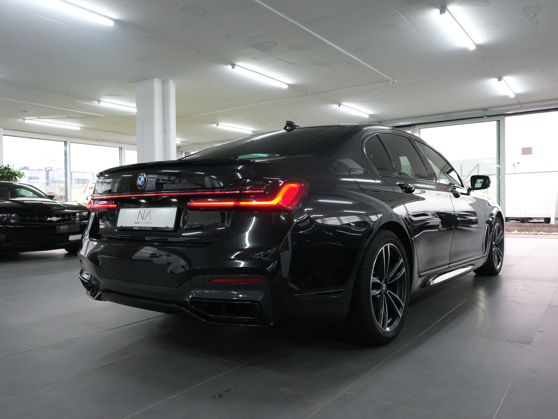 BMW 730d xDrive 48V M Sport Steptronic *Driving Assistant Professional* *Parking Assistant Plus*-image-6