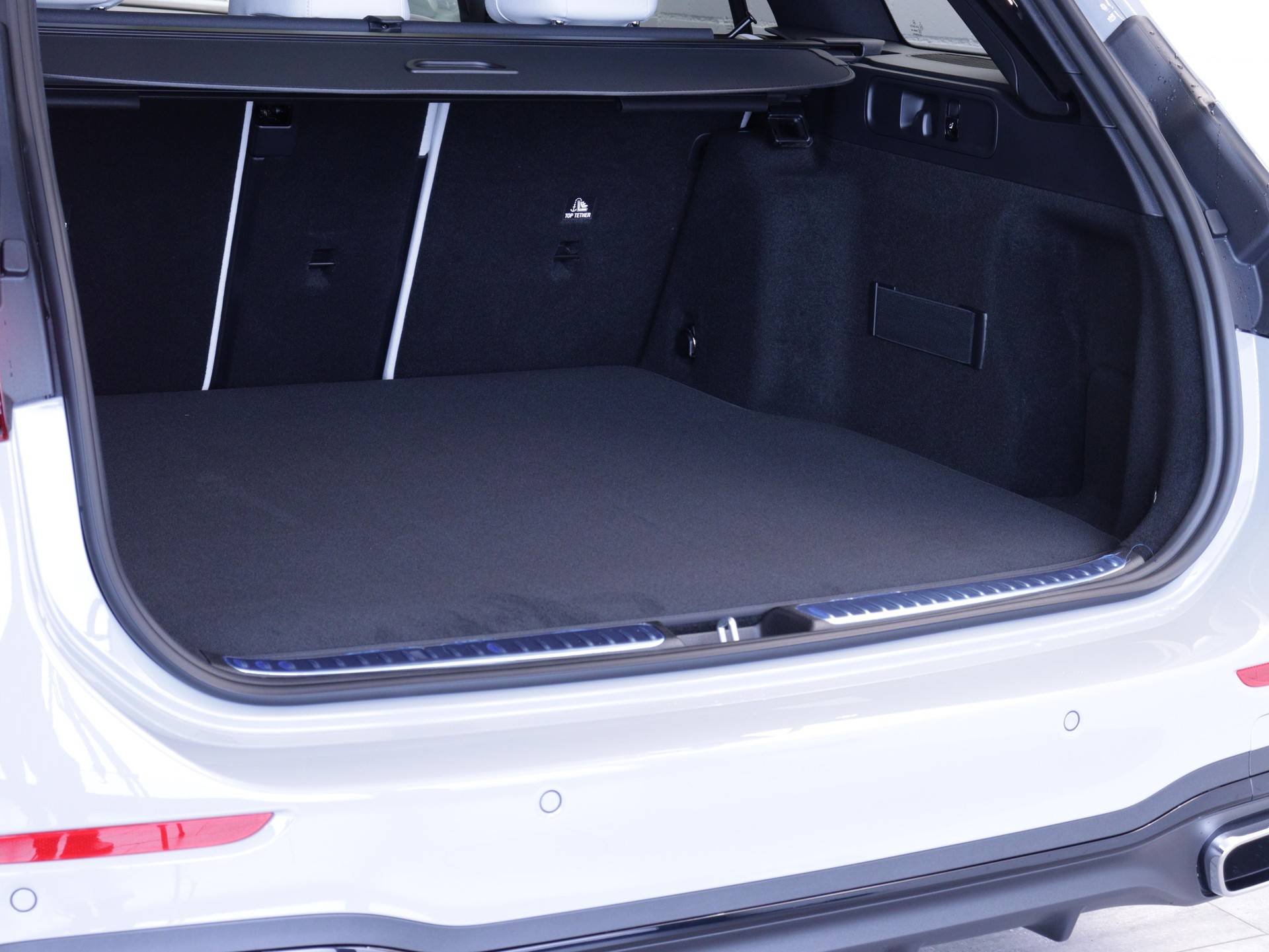 MERCEDES-BENZ C 220 d Swiss Star AMG Line 4matic Kombi-image-14