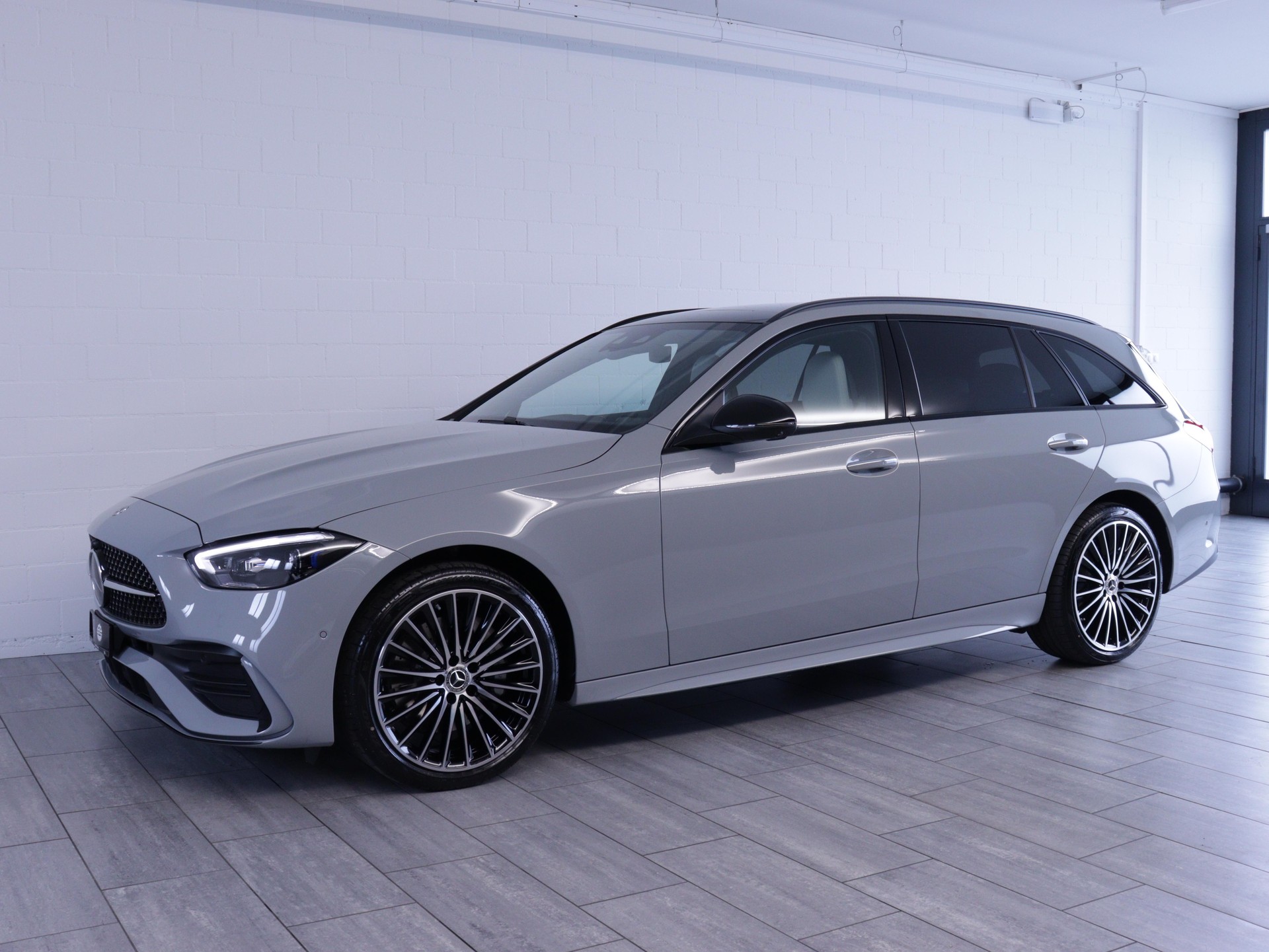 MERCEDES-BENZ C 220 d Swiss Star AMG Line 4matic Kombi-image-1