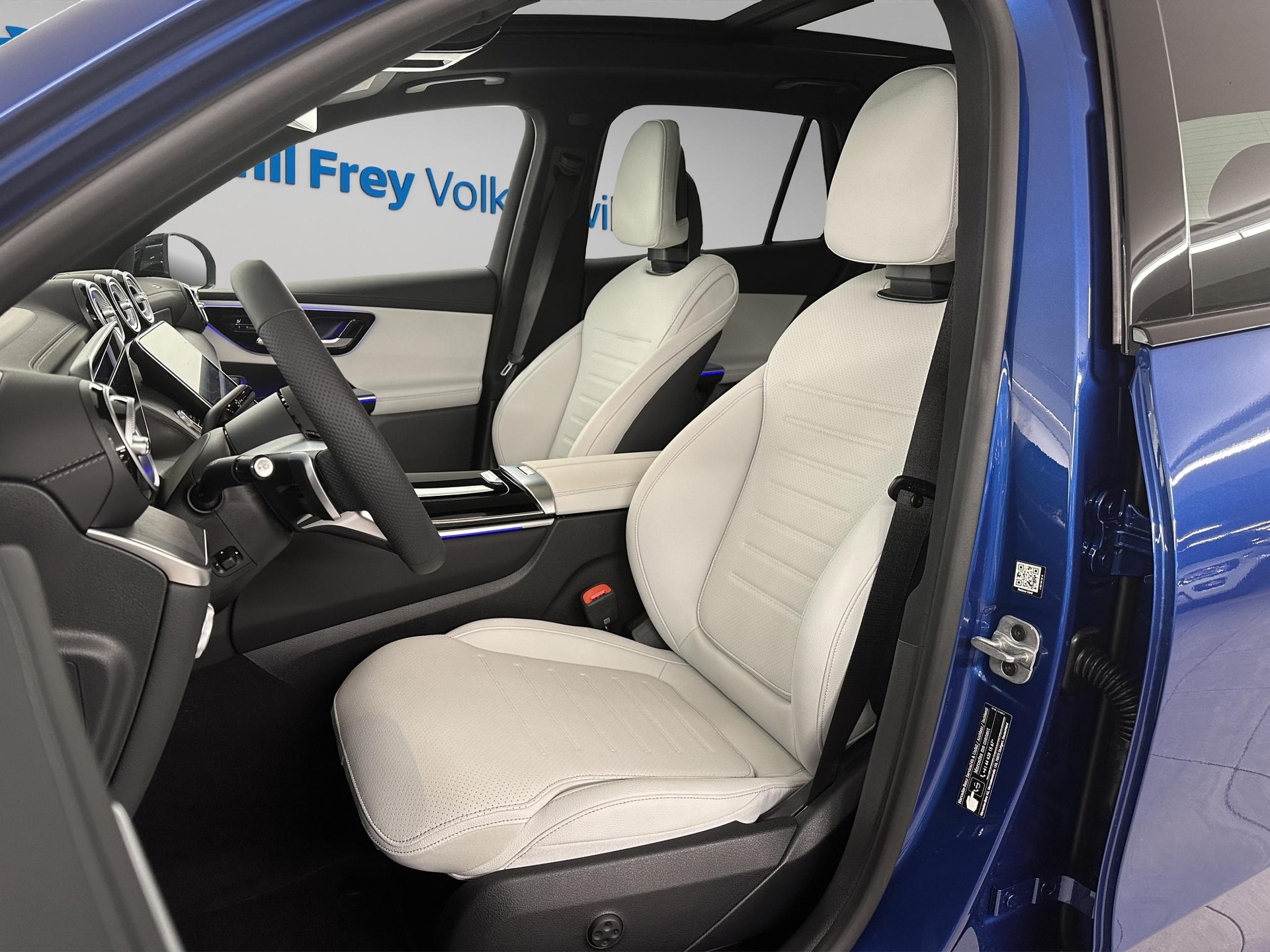 MERCEDES-BENZ GLC 200 AMG Line 4matic-image-4